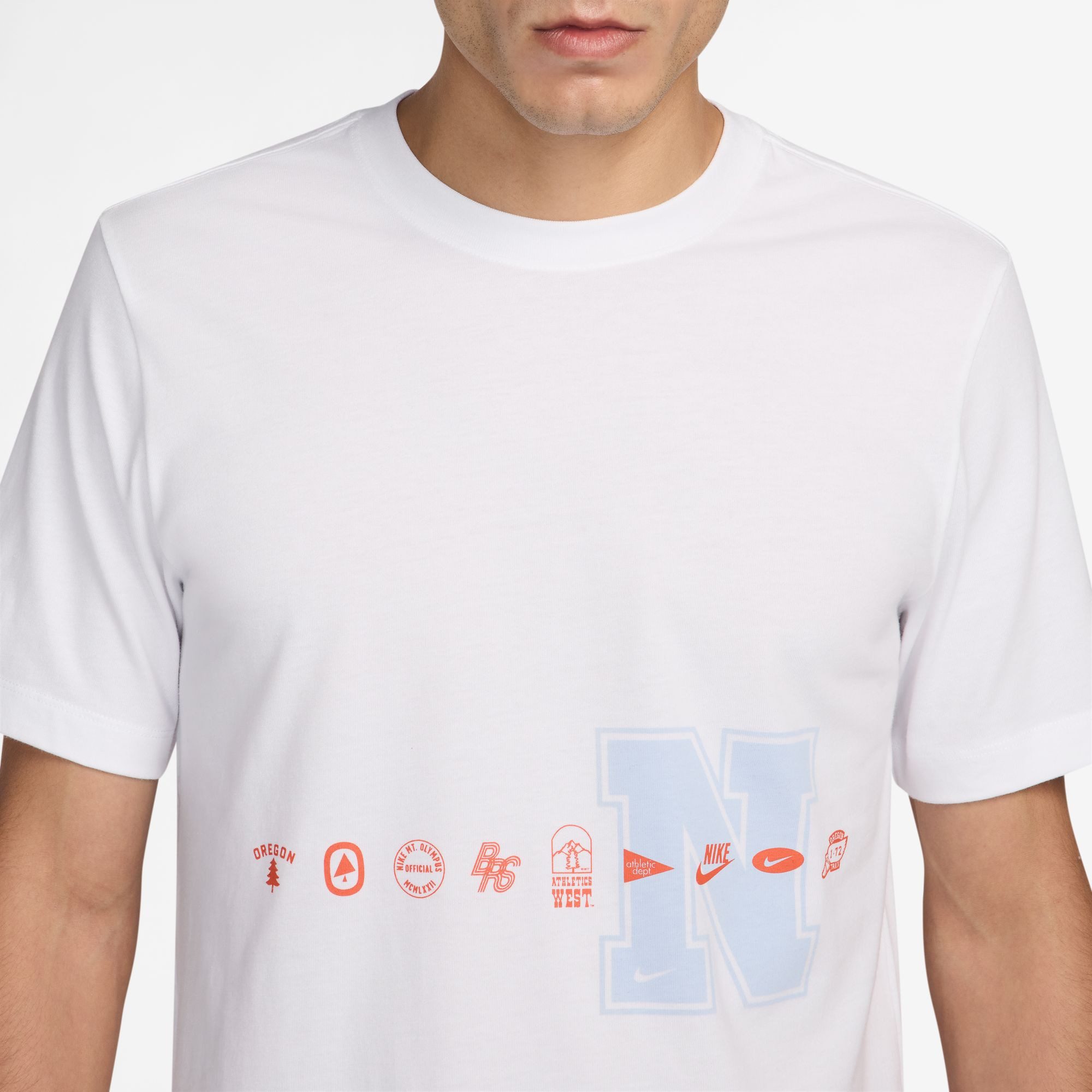 Nike T-Shirt U NSW TEE STD CELEBRATE BRAND für Erwachsene, sportlicher Stil, für Freizeit und Aktivitäten