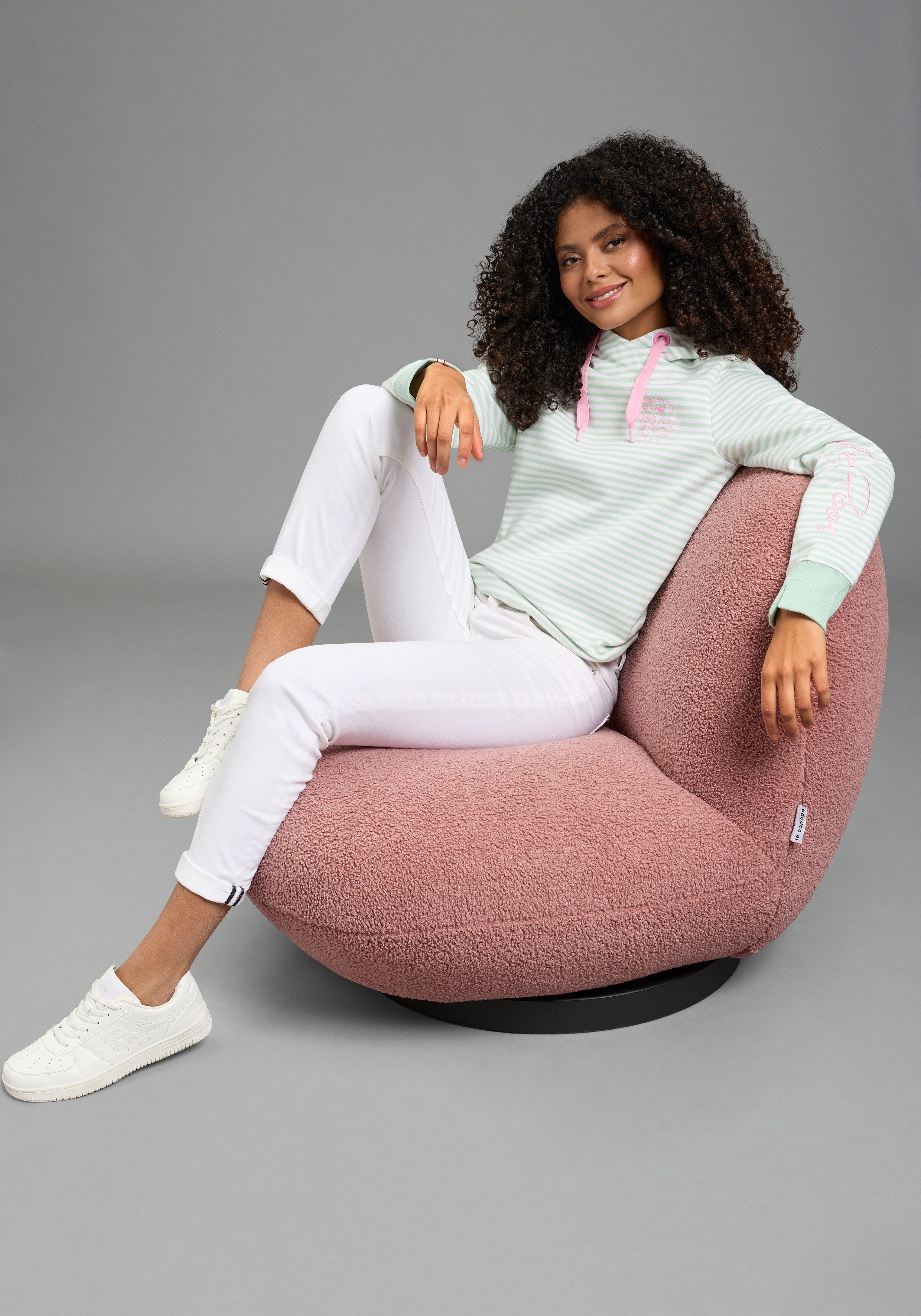 KangaROOS Kapuzensweatshirt casual Stil, mit Kapuze und Kordelzug, bequeme Passform, Langarm – Bild 5 von 5