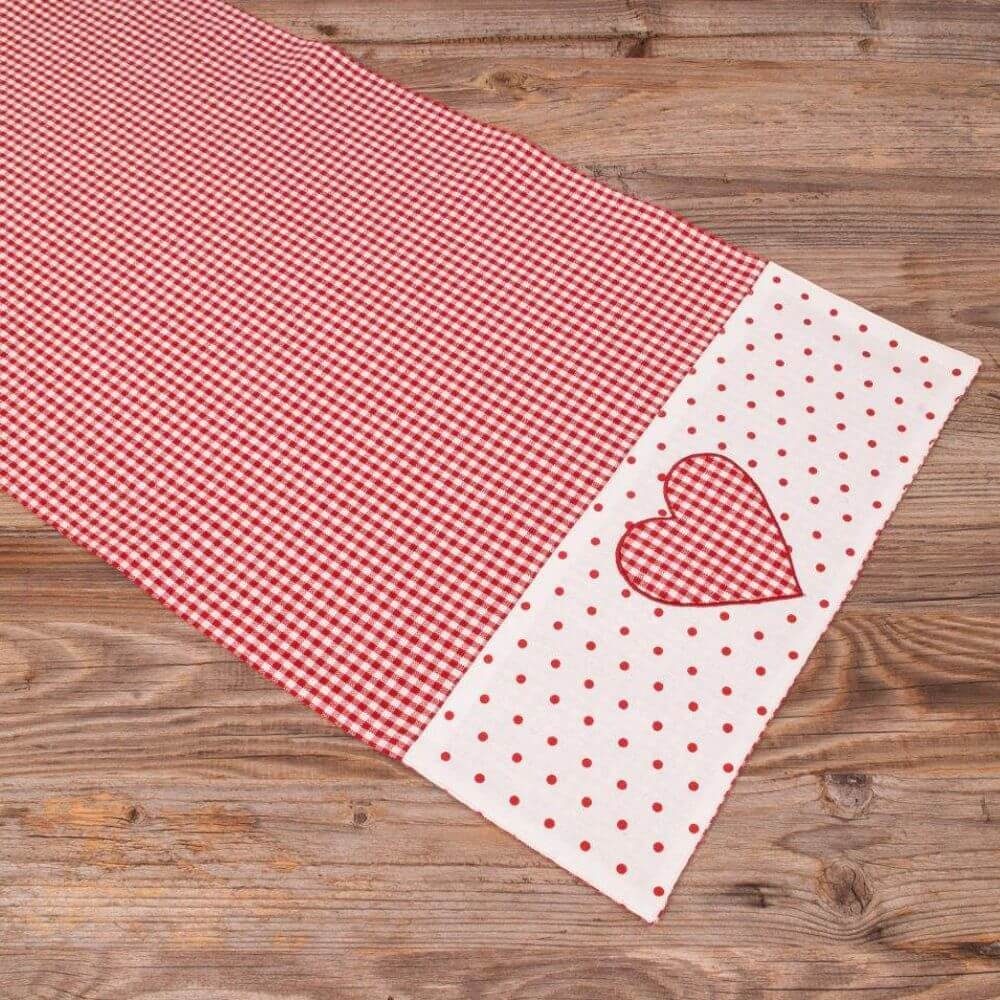 matches21 HOME & HOBBY Tischdecke Tischläufer LISE Herz Landhausstil rot, 1 günstig online kaufen