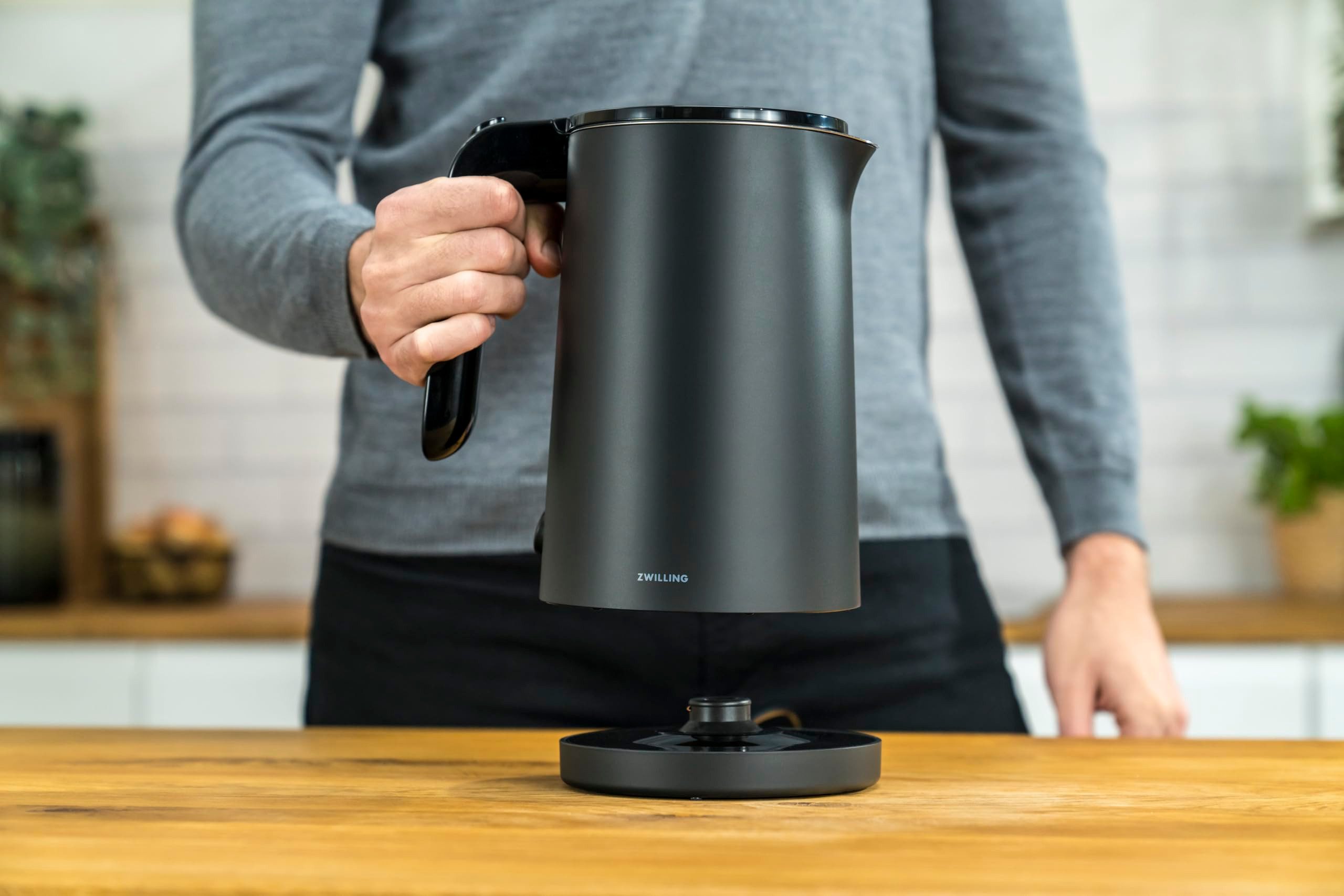 Zwilling Wasserkocher 1021542 Enfinigy, Kompakter Wasserkocher mit Doppelwand, 1L, 1850W, schwarz