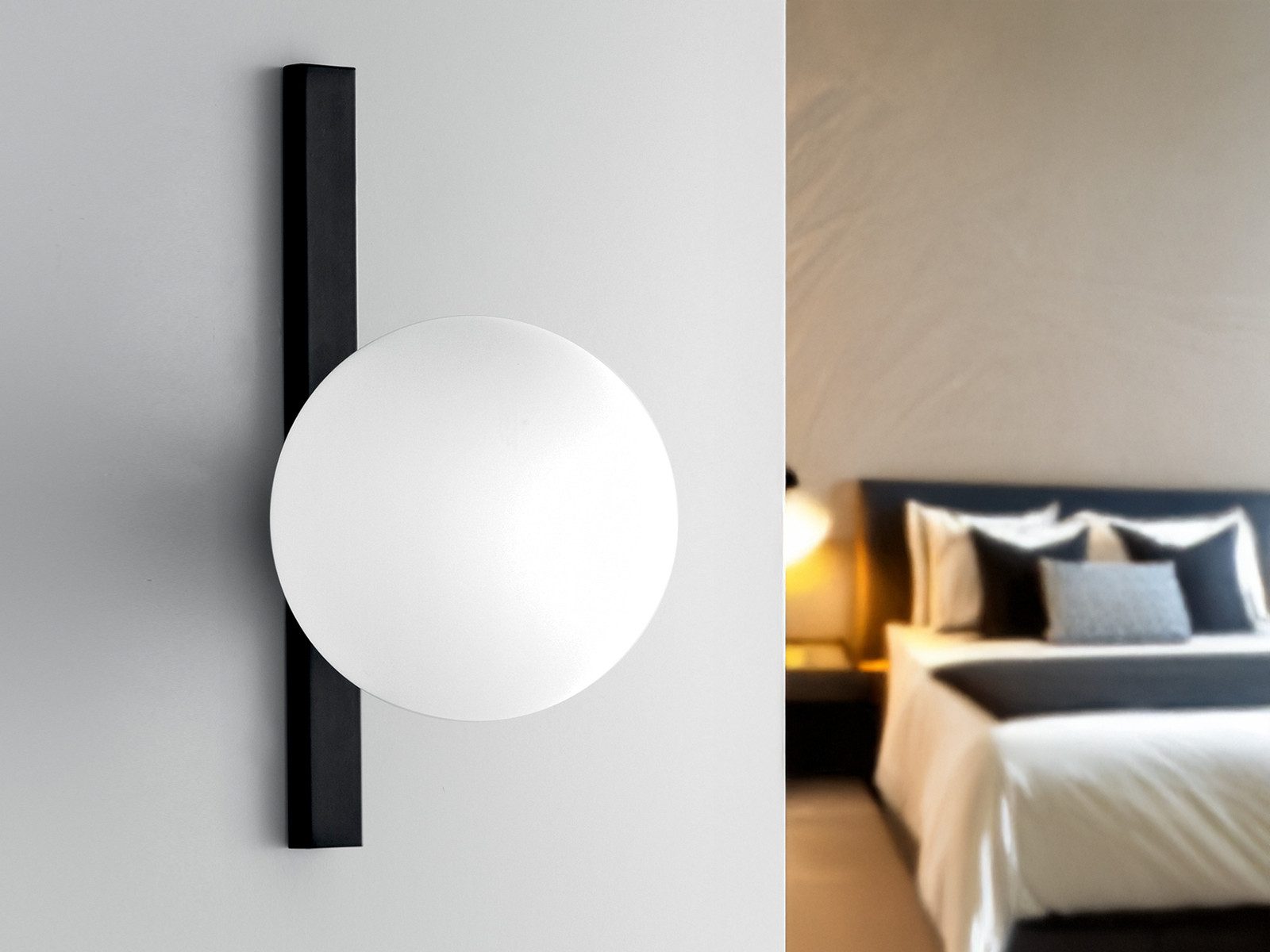 Luce Ambiente Design LED Wandleuchte mit Glas-Kugel Lampenschirm Höhe 28cm, Dimmfunktion, LED wechselbar, Warmweiß, ausgefallene-e innen Wand-Lampe mit Glaskugel und LED Leuchtmittel