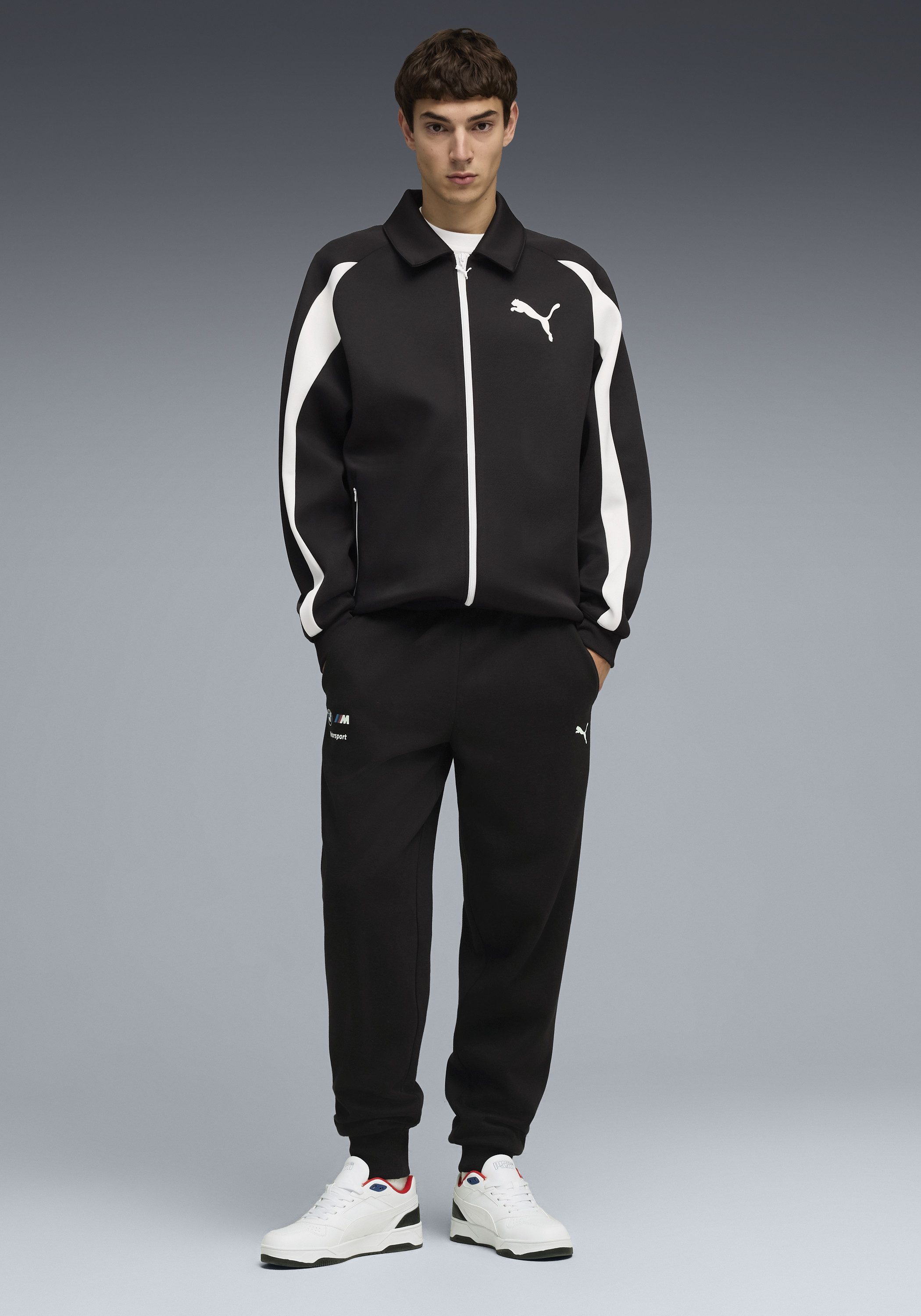 PUMA Trainingshose BMW MMS ESS PANTS FLEECE aus Baumwollmischung, mit Nahttaschen, regular fit, mit Logodruck