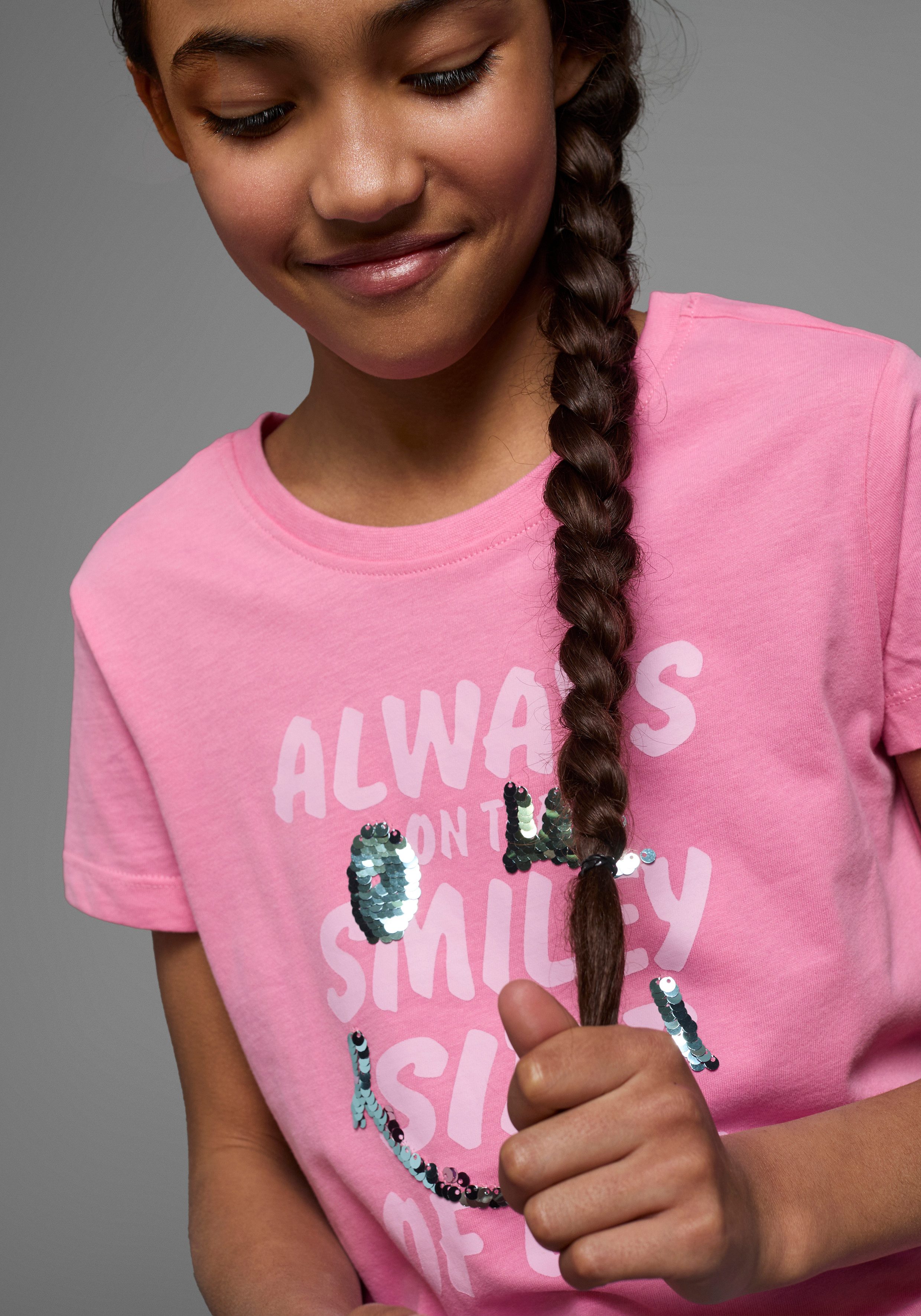 KIDSWORLD T-Shirt mit Wendepailletten Kurzarm, Basic-Passform, mit Pailletten, bedruckt