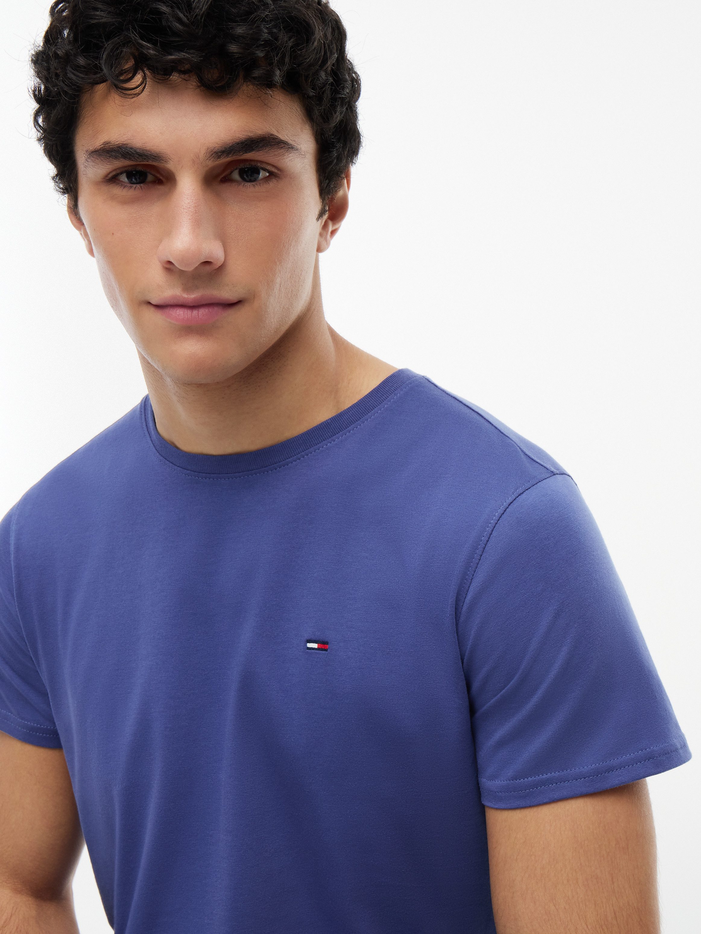 Tommy Jeans T-Shirt TJM ESSENTIAL SOLID mit Rundhalsausschnitt und dezenter Logo-Flag