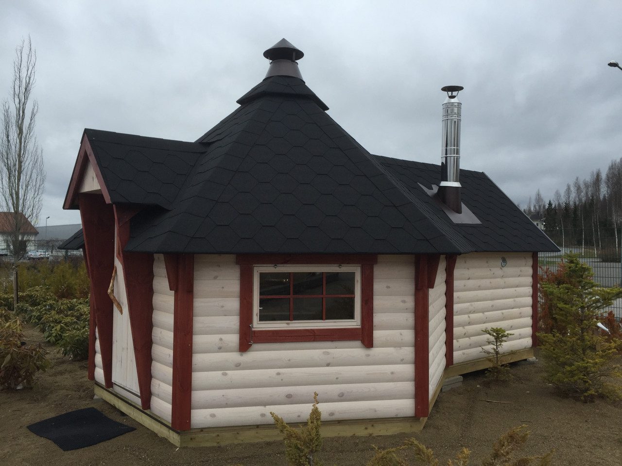 Finn Art Blockhaus Grillkota Grillpavillon 6-eckig Deluxe 9+3,8 Sauna max. 12 Personen, BxT: 380x520 cm, Schindeln schwarz, mit Grillanlage