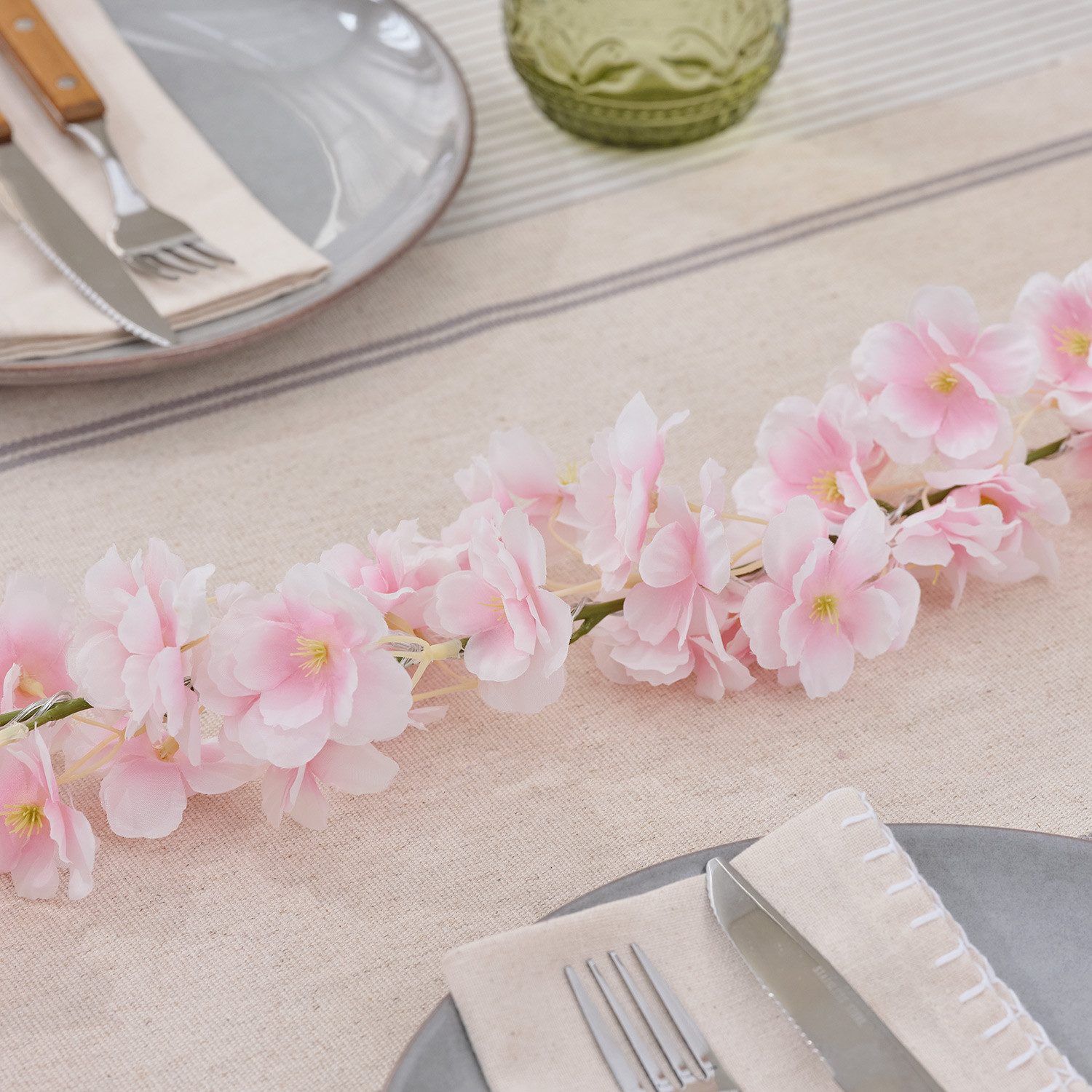 Lights4fun Girlanden Batteriebetriebene LED-Blumengirlande mit Timer in Pastellrosa