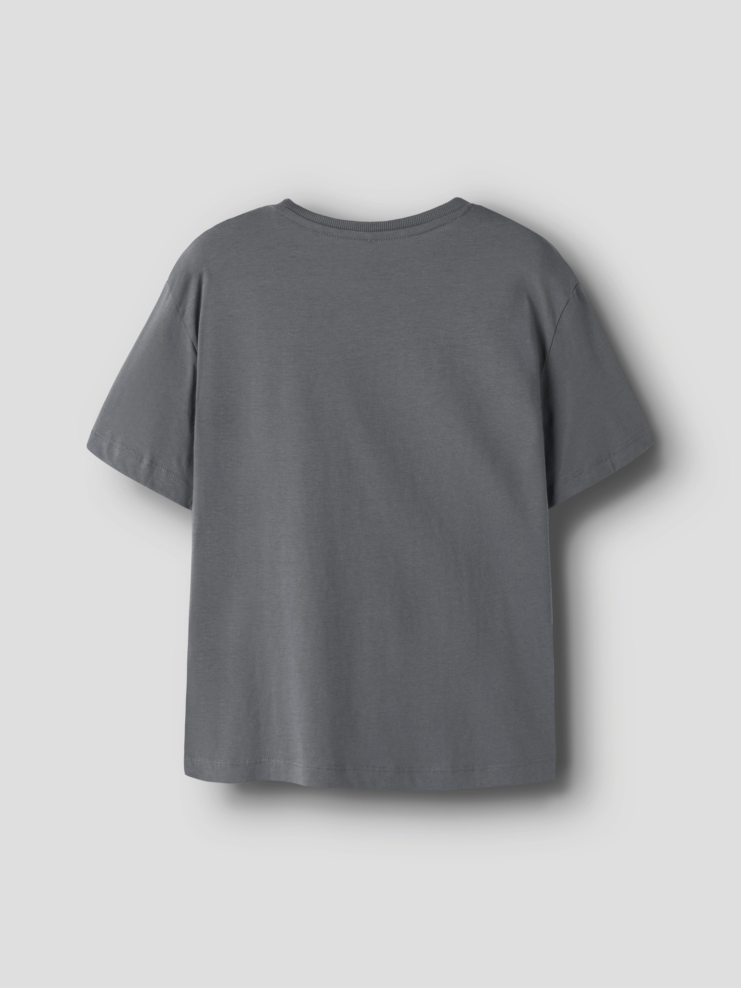 Name It T-Shirt NKMBRODY SS NREG TOP NOOS mit dezentem 3D-Frontmotiv – Bild 4 von 5