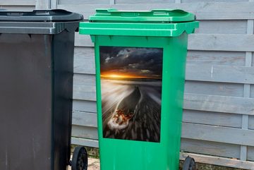 MuchoWow Wandsticker Sonnenuntergang - Wolken - Holz (1 St), Mülleimer-aufkleber, Mülltonne, Sticker, Container, Abfalbehälter