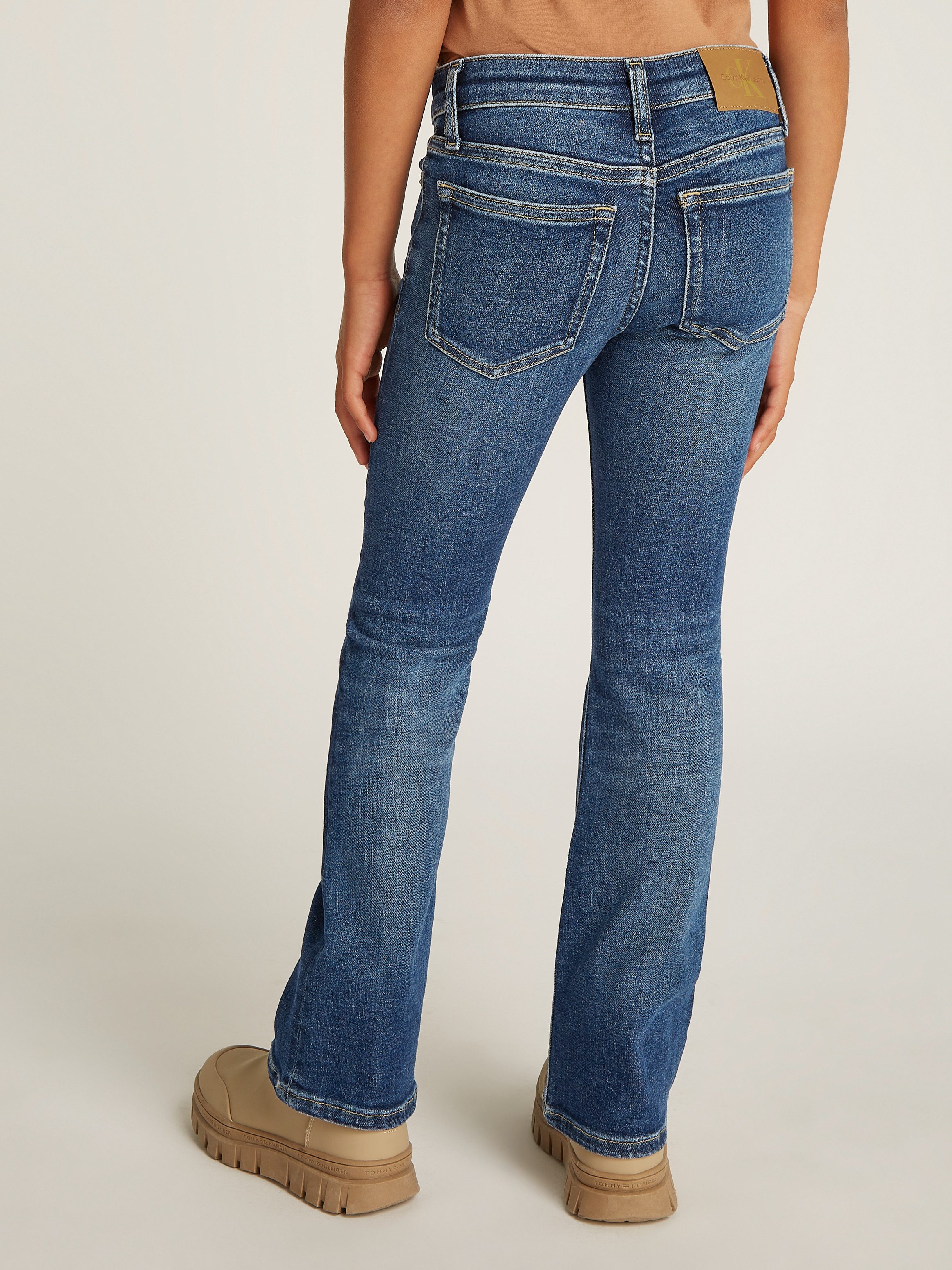 Calvin Klein Jeans Bootcut-Jeans MR FLARE DARK BLUE VISUAL DENIM für Kinder bis 16 Jahre mit Logopatch