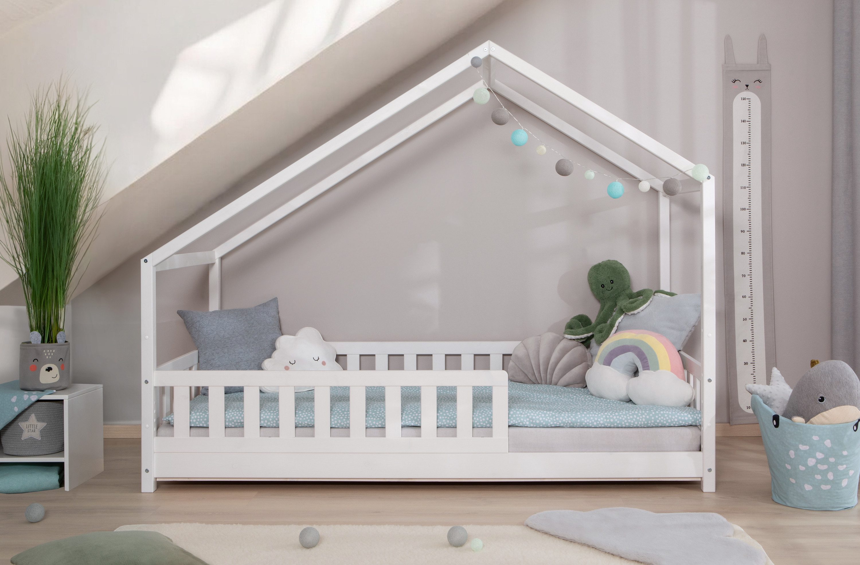 Ticaa Hausbett Lou mit Rausfallschutz aus Kiefer massiv