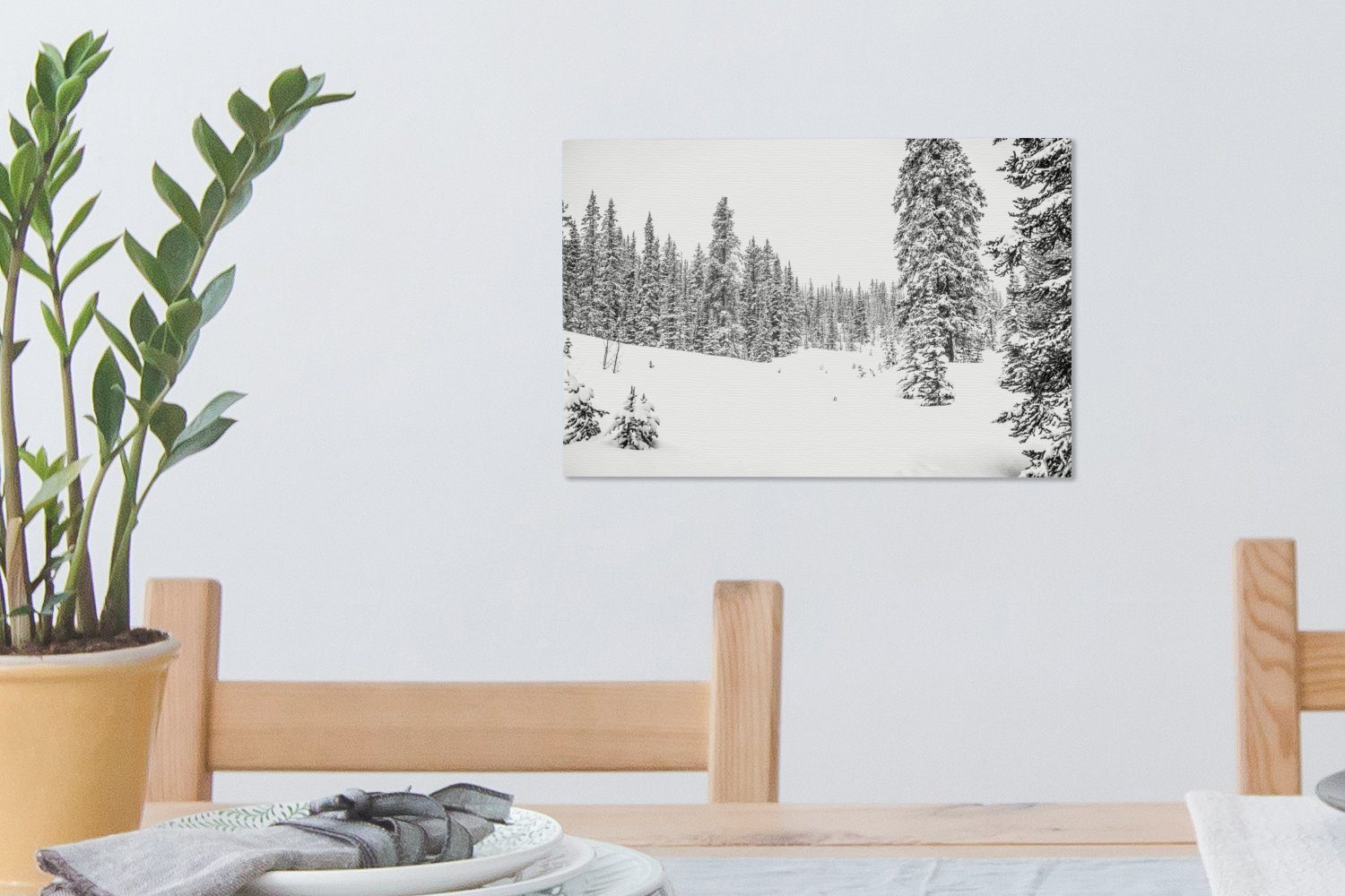Wandbild weiß, Bäume wachsen - auf cm schwarz OneMillionCanvasses® Leinwandbilder, Leinwandbild verschneiten Wanddeko, und St), Wald einem (1 Aufhängefertig, 30x20