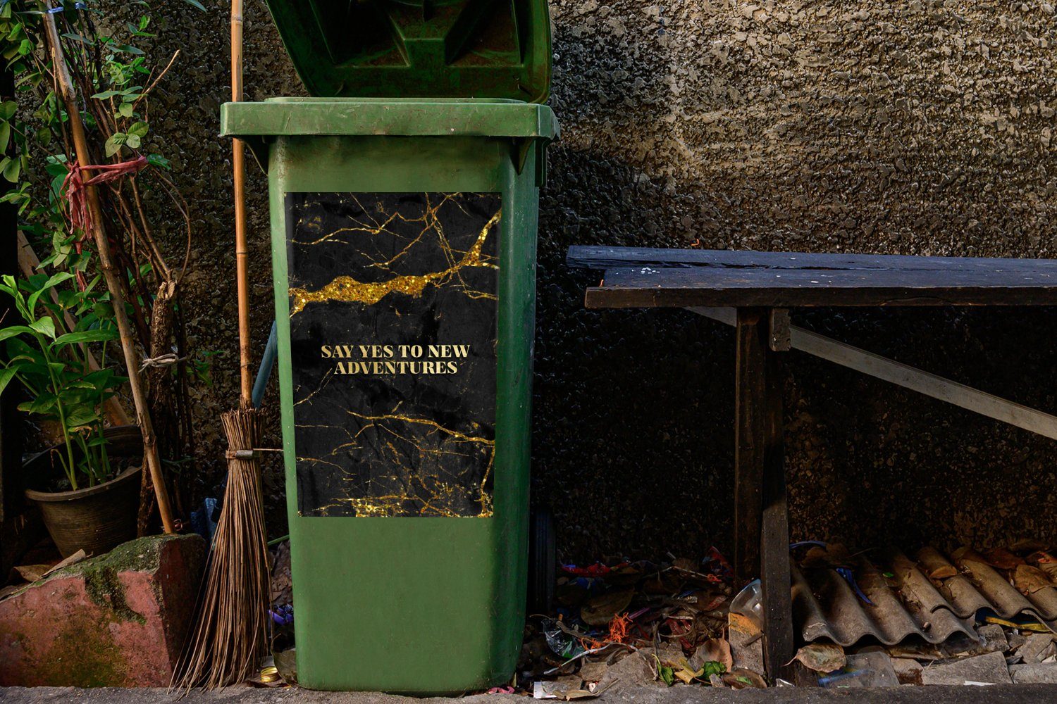 Mülleimer-aufkleber, Abfalbehälter Mülltonne, Abenteuer Marmor MuchoWow Glitzer Sticker, (1 St), Wandsticker - - - Zitate Container,