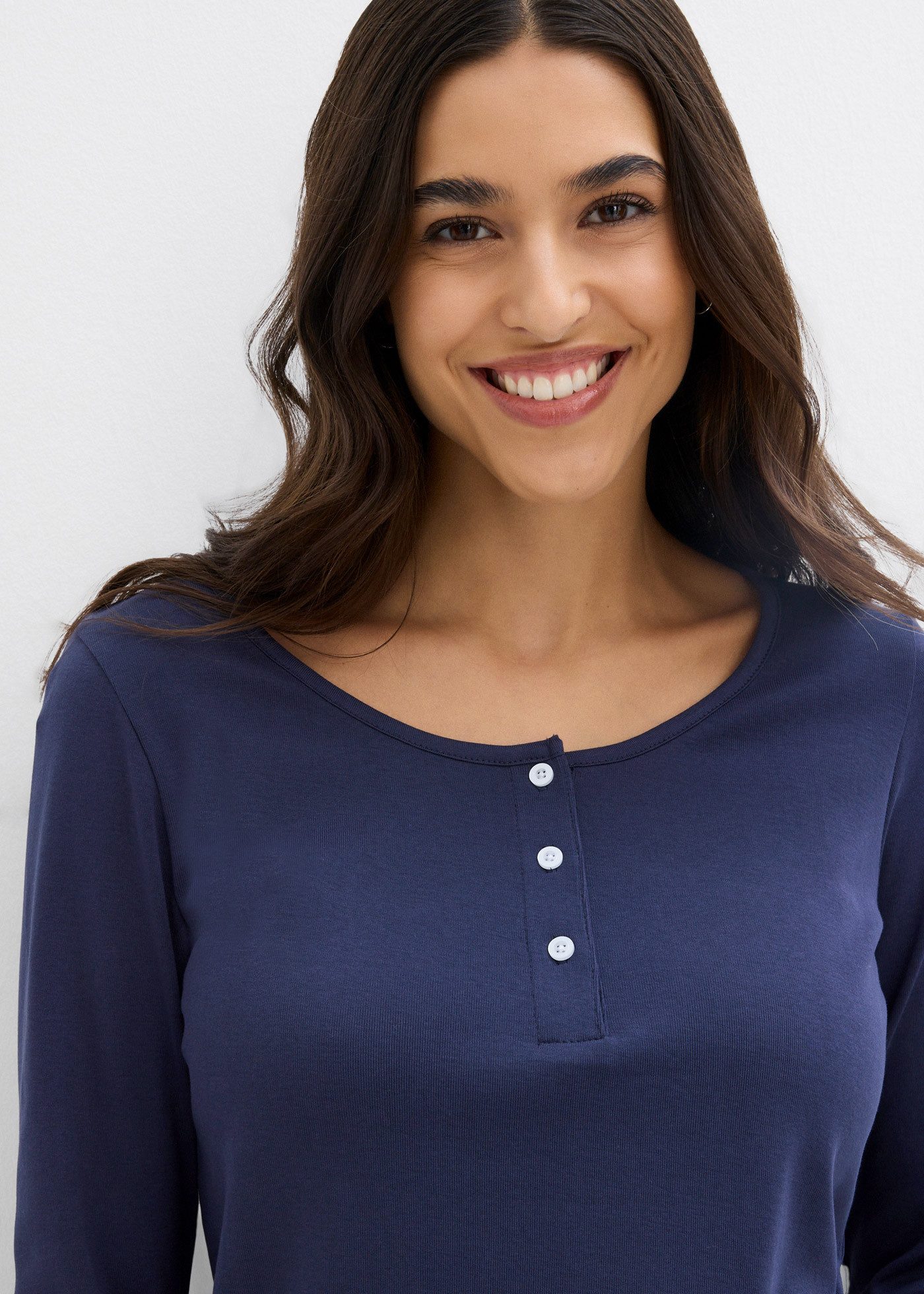 bonprix Langarmshirt (1-tlg) körperbetonte Passform, Langarm, mit kurzer Knopfleiste im Henley-Stil