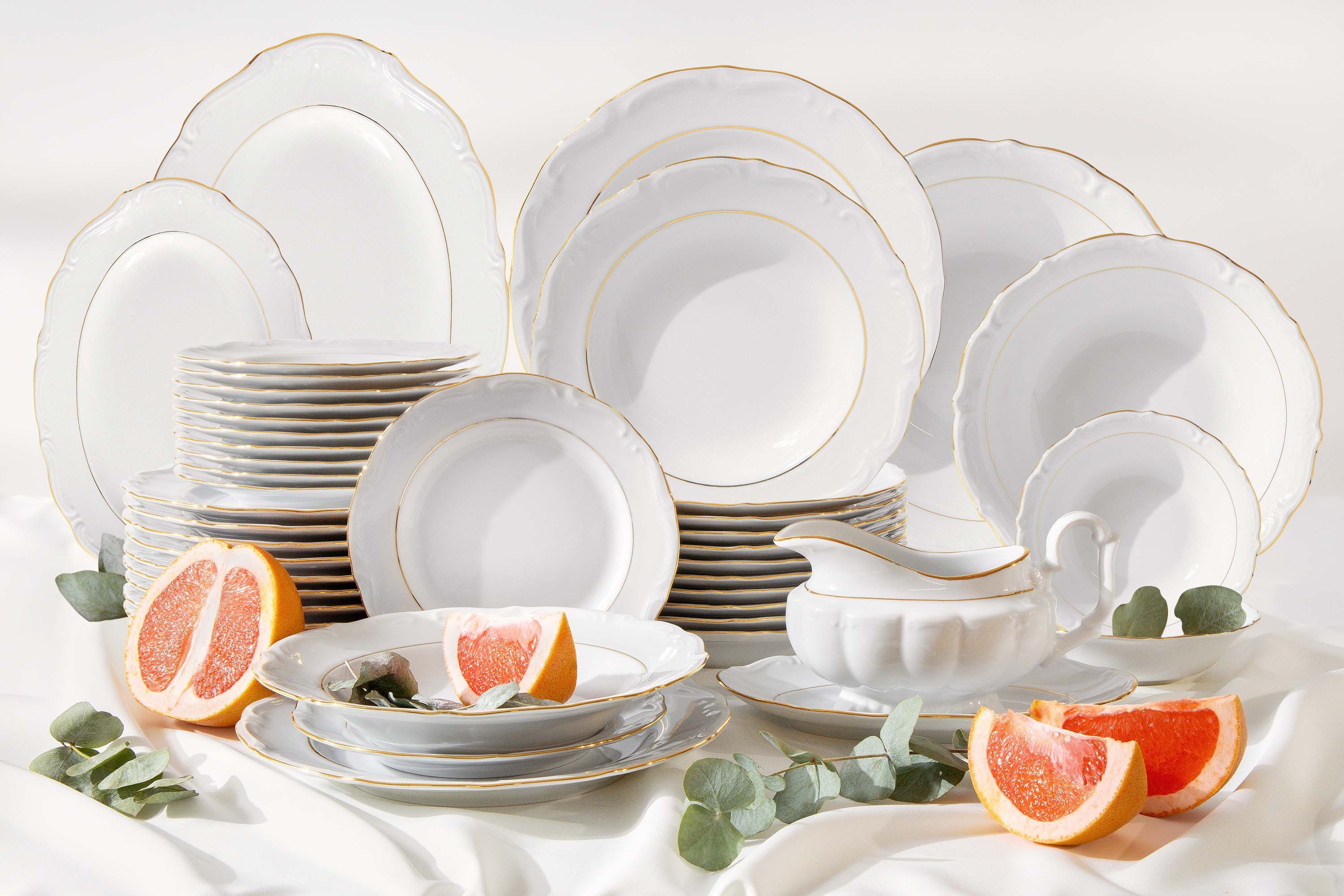 KONSIMO® Kombiservice CHODZIEZ MARIA TERESA Geschirrset, Hochwertiges Premium-Porzellan (44-tlg), 12 Personen, Porzellan, mit eleganten Verzierungen, Handdekoration in echtem Gold