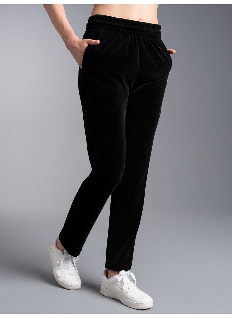 Trigema Jerseyhose TRIGEMA Nicki Hose mit praktischen Eingrifftaschen (1-tlg)