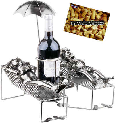 BRUBAKER Weinflaschenhalter »Liebespaar im Urlaub - Metall Skulptur«, (Silber Metallfigur Flaschenhalter, 1-St., Weingeschenk für Urlauber mit Grußkarte), Flaschenständer liegendes Paar unter Palme