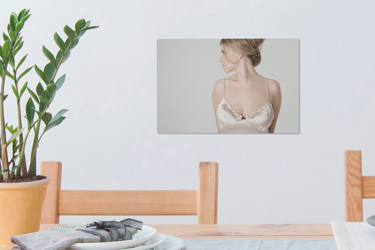Wandbild Dessous, 30x20 Leinwandbild Frau OneMillionCanvasses® Leinwandbilder, cm St), trägt Wanddeko, Aufhängefertig, Elegante (1