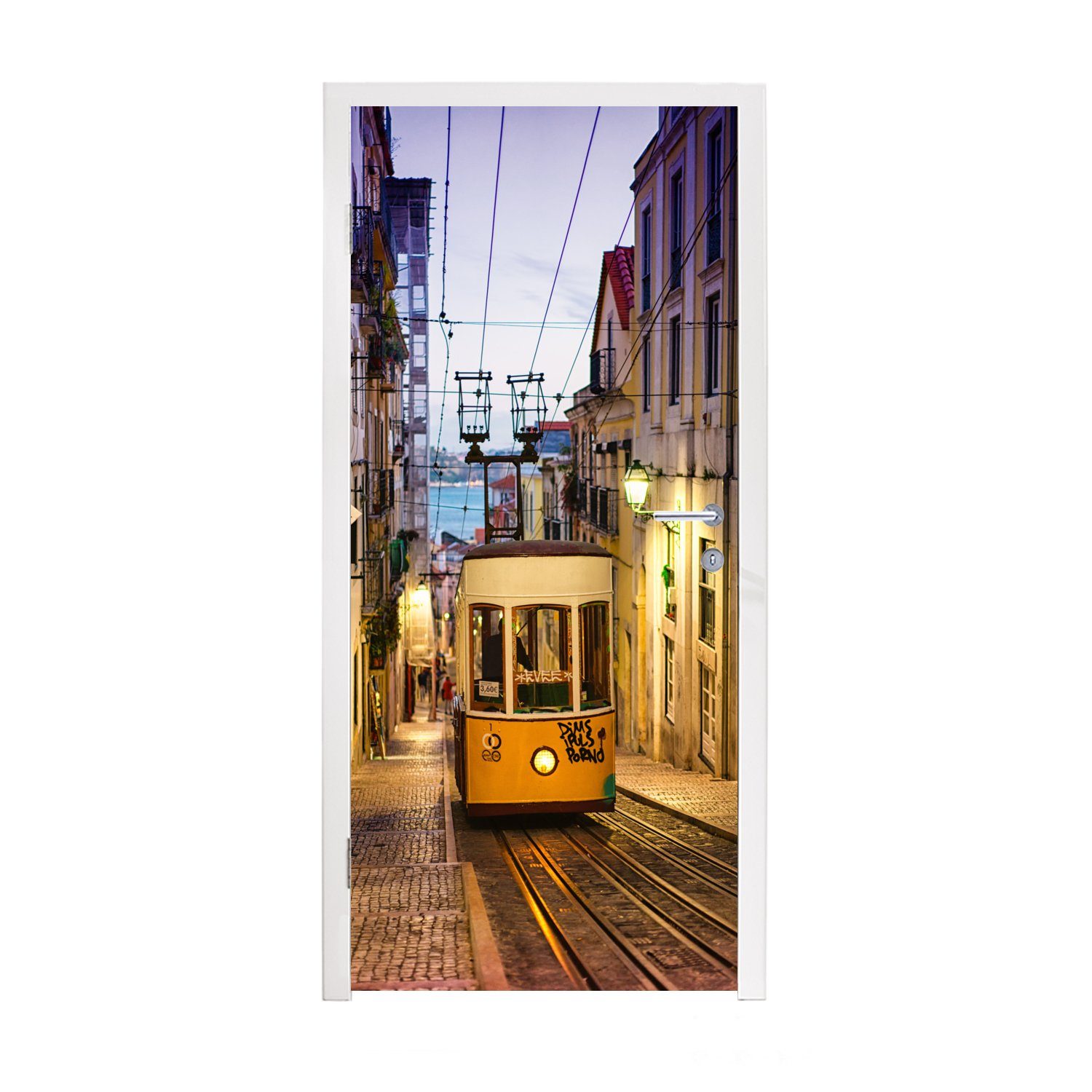 MuchoWow Türtapete Die Seilbahn einer Straßenbahn in Lissabon bei Nacht, Matt, bedruckt, (1 St), Fototapete für Tür, Türaufkleber, 75x205 cm