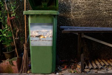 MuchoWow Wandsticker Uferschnepfe am rollenden Meer (1 St), Mülleimer-aufkleber, Mülltonne, Sticker, Container, Abfalbehälter