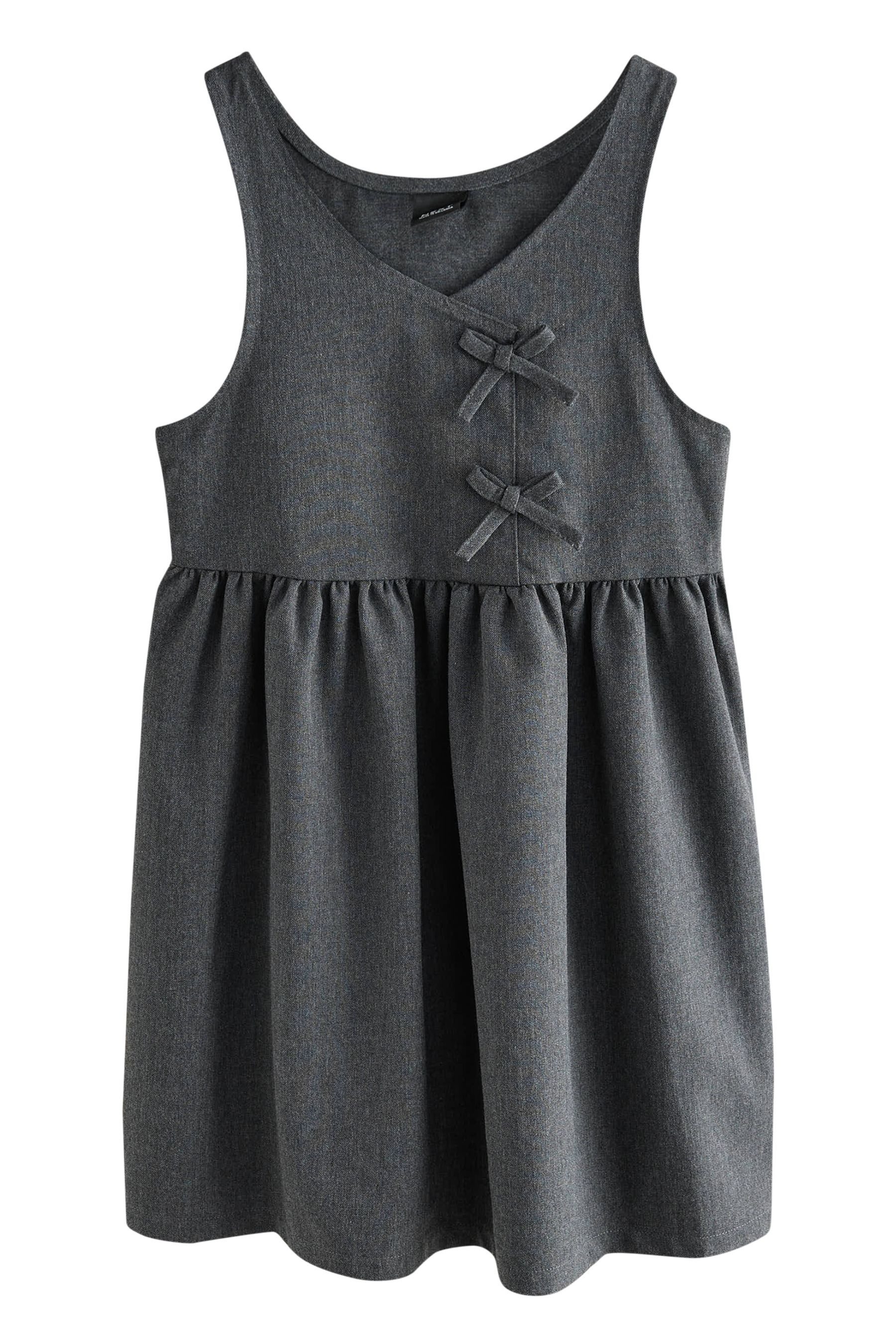 Next Latzkleid Schul-Latzkleid mit asymmetrischer Vorderseite (1-tlg)