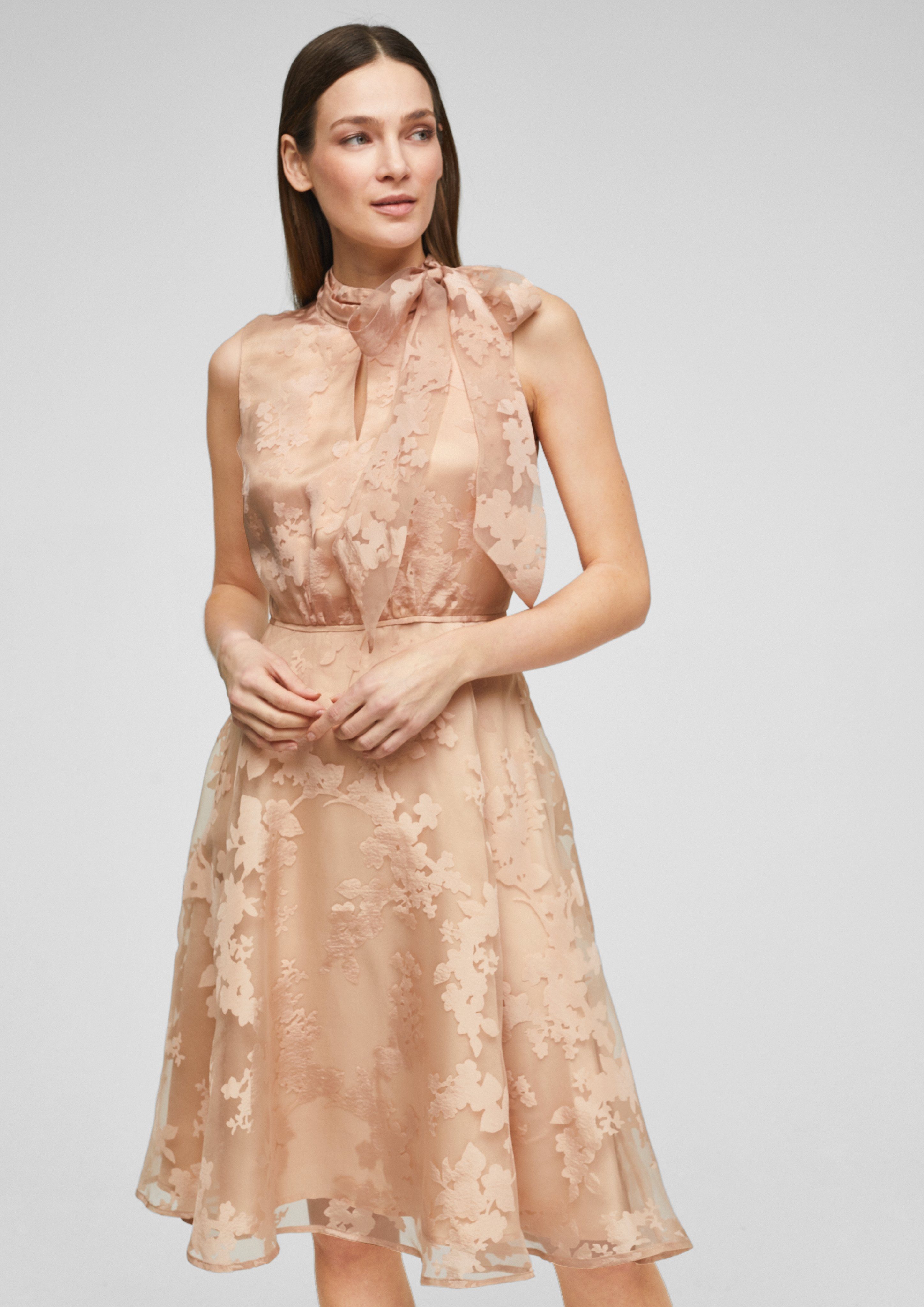 s.Oliver BLACK LABEL Minikleid »Kleid mit Ausbrennermuster« (1-tlg) Cut  Out, Raffung online kaufen | OTTO