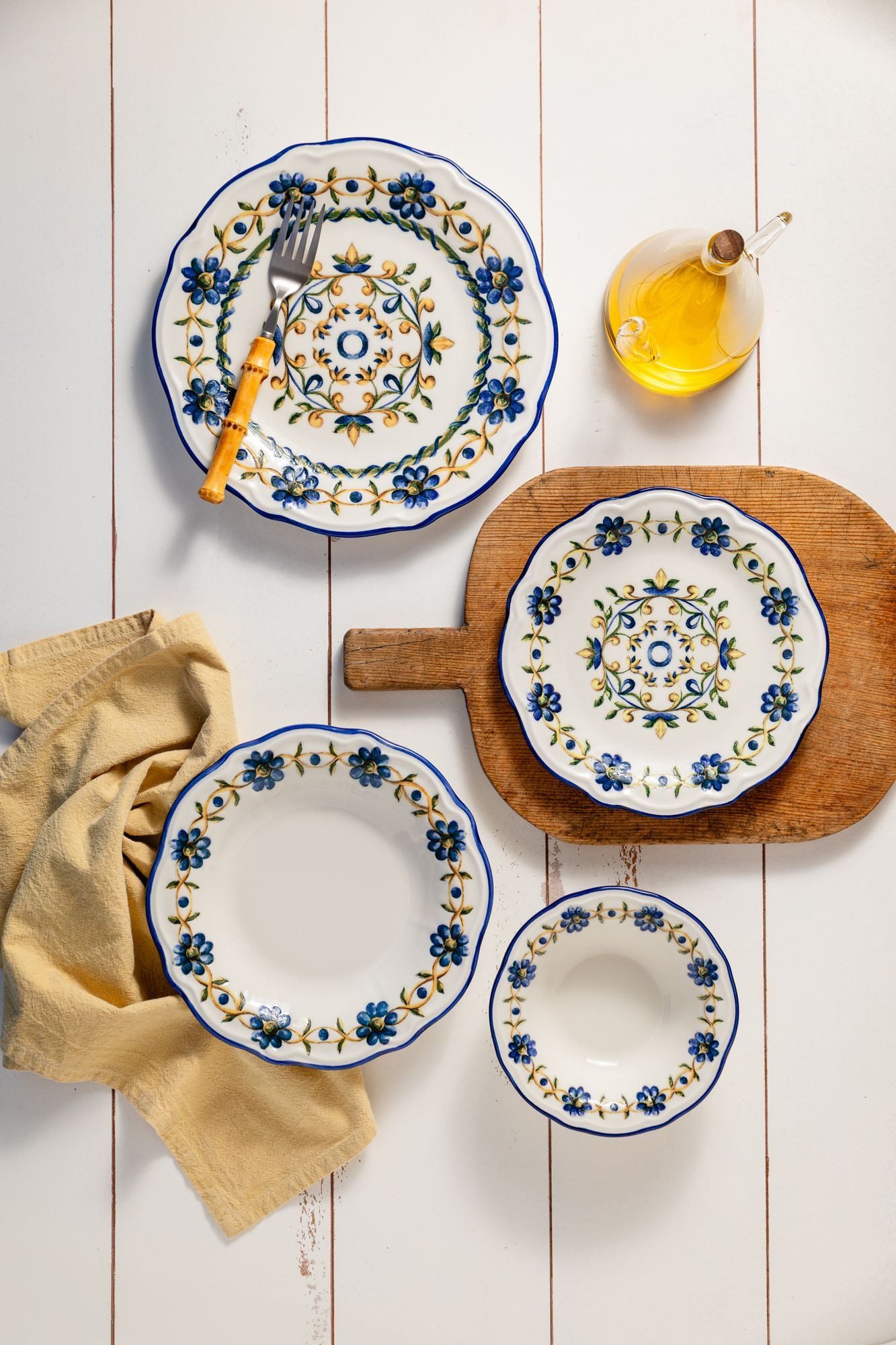 Hermia Concept Geschirr-Set Tuscan Bloom (24-tlg), 6 Personen, Porzellan, 24-teiliges Set