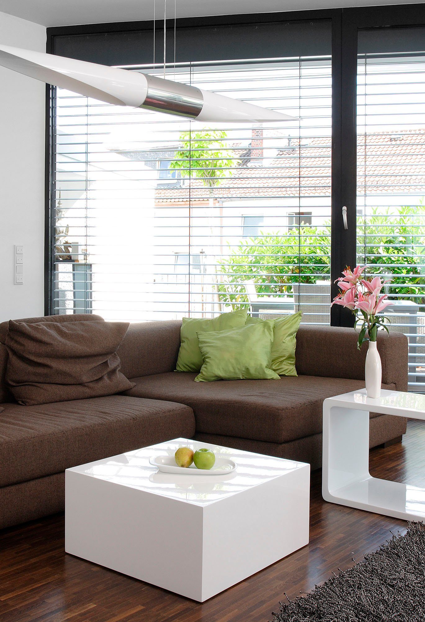 SalesFever Couchtisch, Ultramoderner Hochglanztisch mit Lounge-Charakter und pflegeleichter O