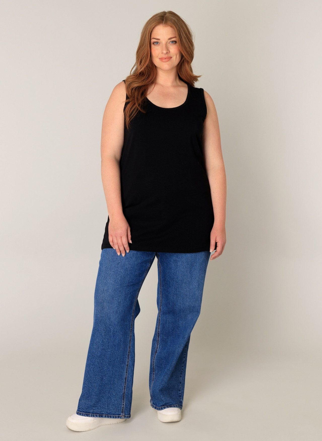 Base Level Curvy Longtop mit weitem Rundhalsausschnitt