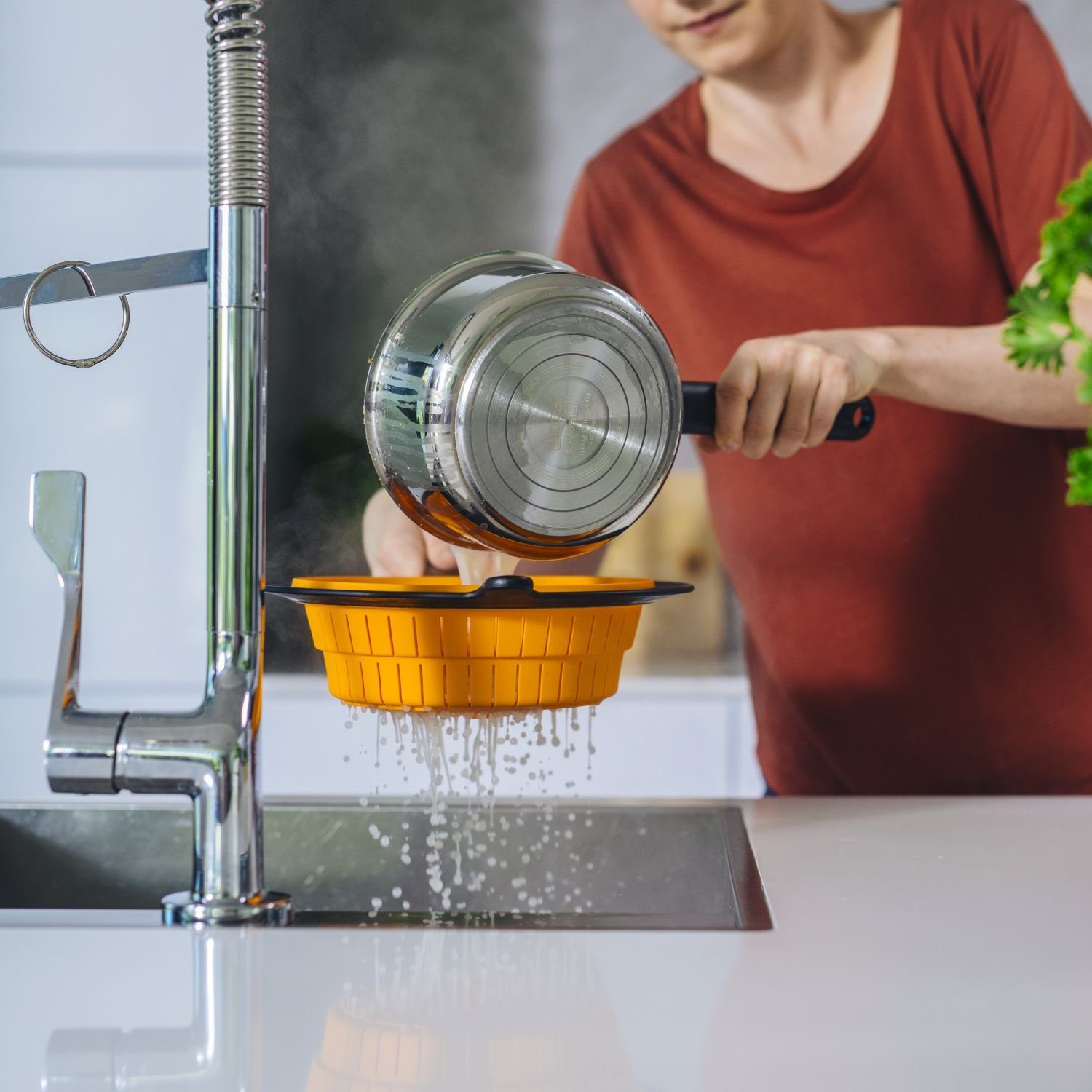 Fiskars Küchensieb Functional Form, Kunststoff, Silikon, auch als Dämpfeinsatz nutzbar