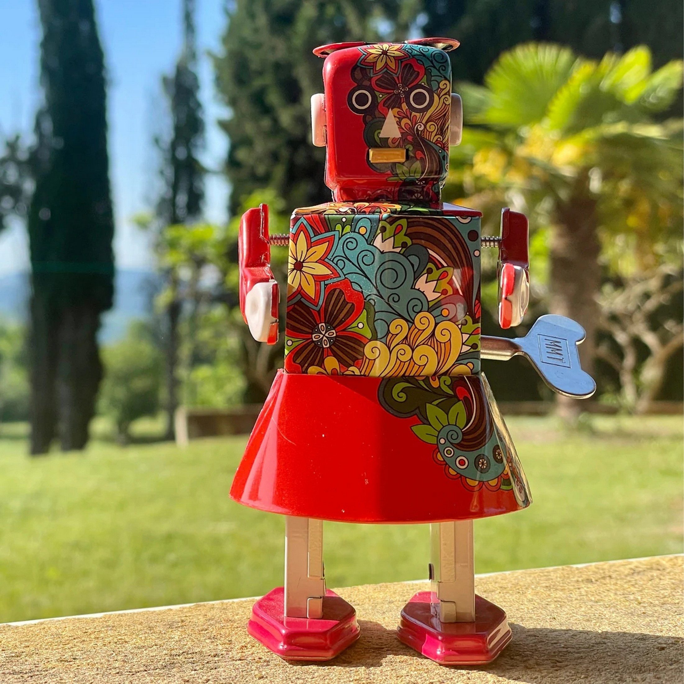 Mr & Mrs Tin Dekofigur Mr&Mrs Tin - Blossom Bot Blechroboter Gehfunktion Deko-Objekt -14x8cm (mit Aufziehmotor), Sammlerfigur