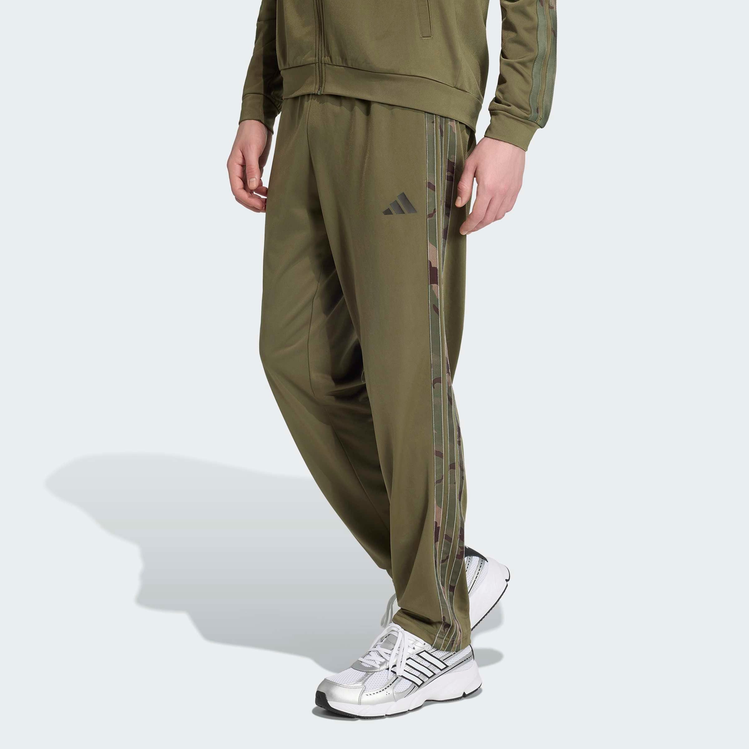 adidas Sportswear Sporthose 3-STREIFEN CAMOUFLAGE, REGULÄR GESCHNITTEN. € 54,99