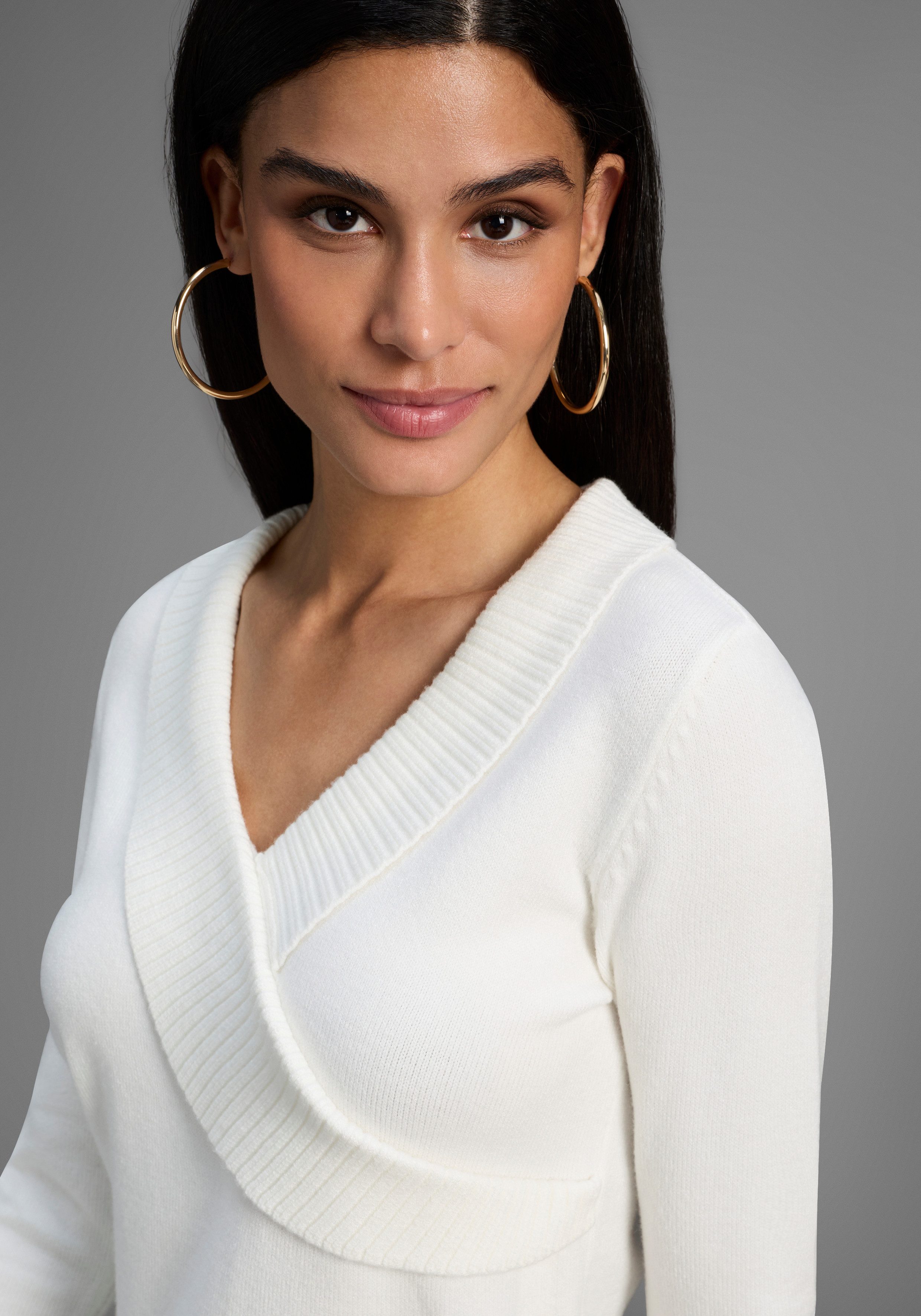 Bruno Banani Schalkragenpullover Strickmaterial, mit tiefem V-Ausschnitt, figurbetonte Passform. Reduzierter Preis € 37,49. Unverbindliche Preisempfehlung € 49,99, (€ 37,49 pro 1 Stk)