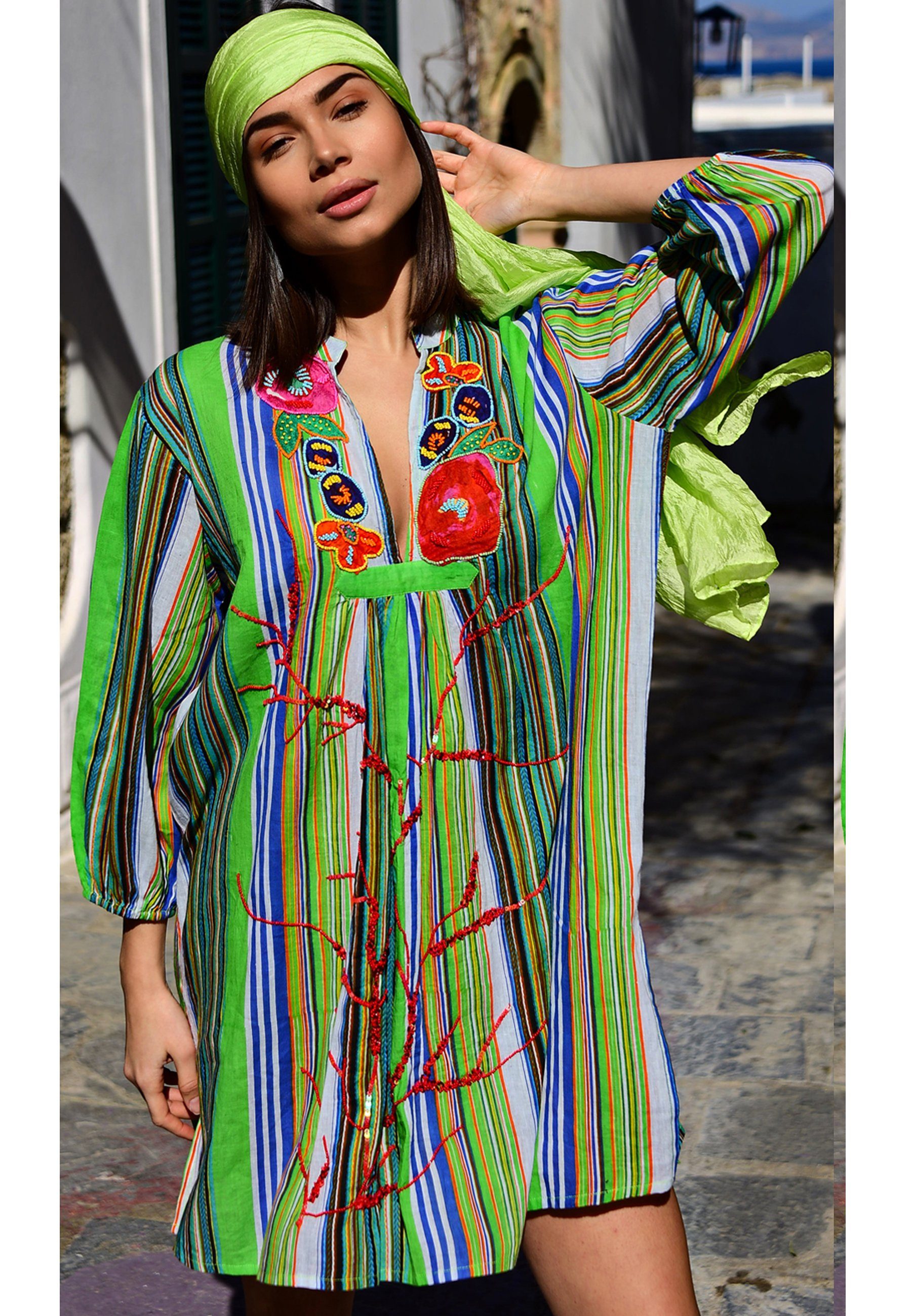 YC Fashion & Style Tunikakleid »Tunika Sommerkleid Blusenkleid bunt mit  Pailletten und Applikation« (1-tlg)