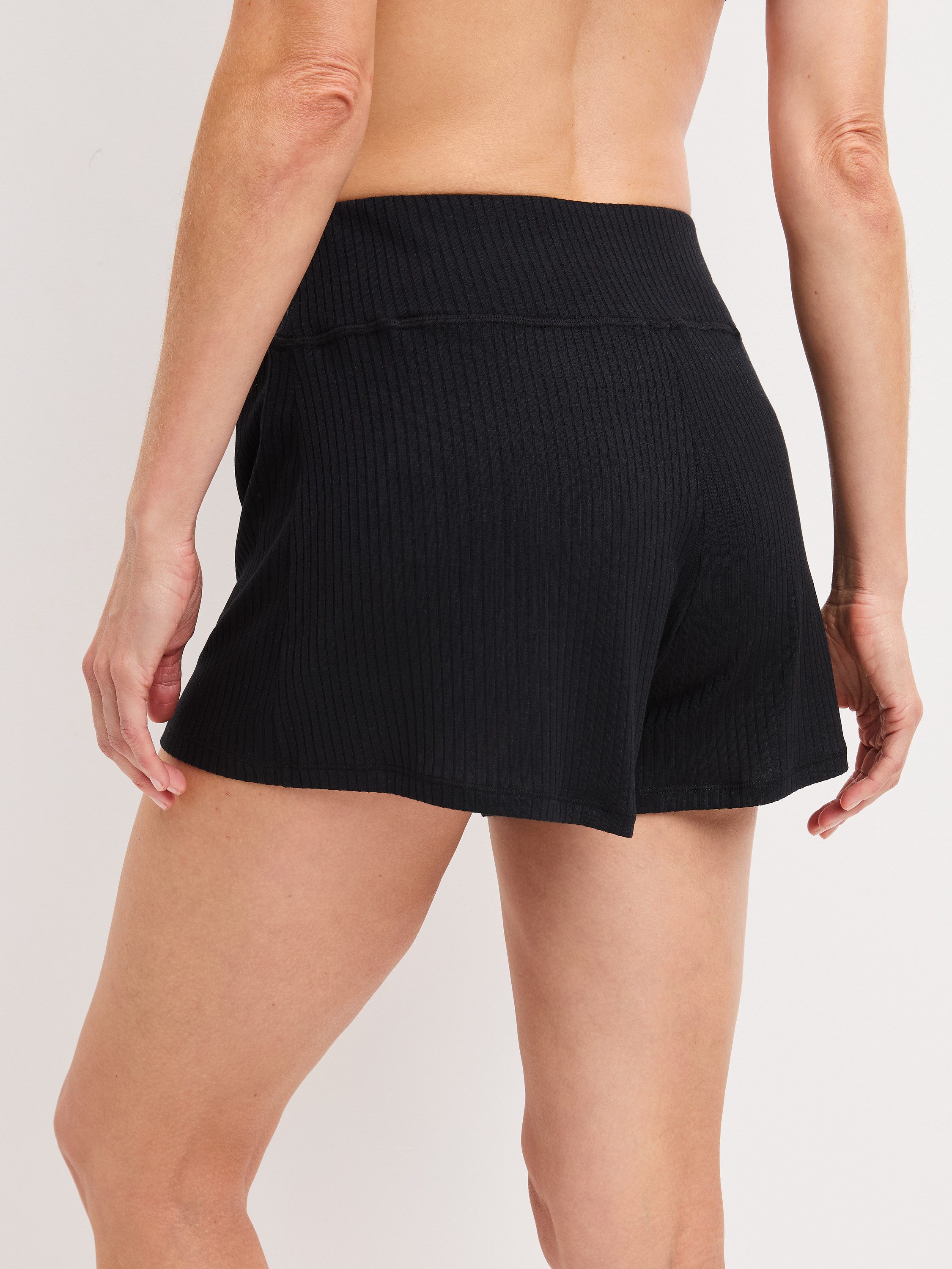 CALIDA Pyjamashorts Feminine Lounge Damen (1-tlg) Seidig weich, leicht, elastischer Bund