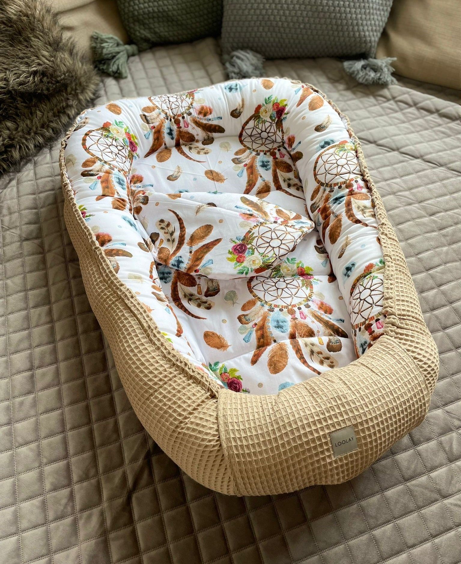 BOHO/Waffelpique + Babyaustattung 4 und WAFFELSTOFF), Jahreszeiten SOLO/ SETS, Europäische Kleinserien 1A Babynest MATRATZE - 3. 100% Loolay TAUPE Nestchen (Reisebett 2-tlg., Nähen, ATMUNGSAKTIVER Geschenk Stoffe Qualitat Traumfänger in (Ersatzboden) Bettnestchen Nestchen Neugeborene, o. LOOLAY®