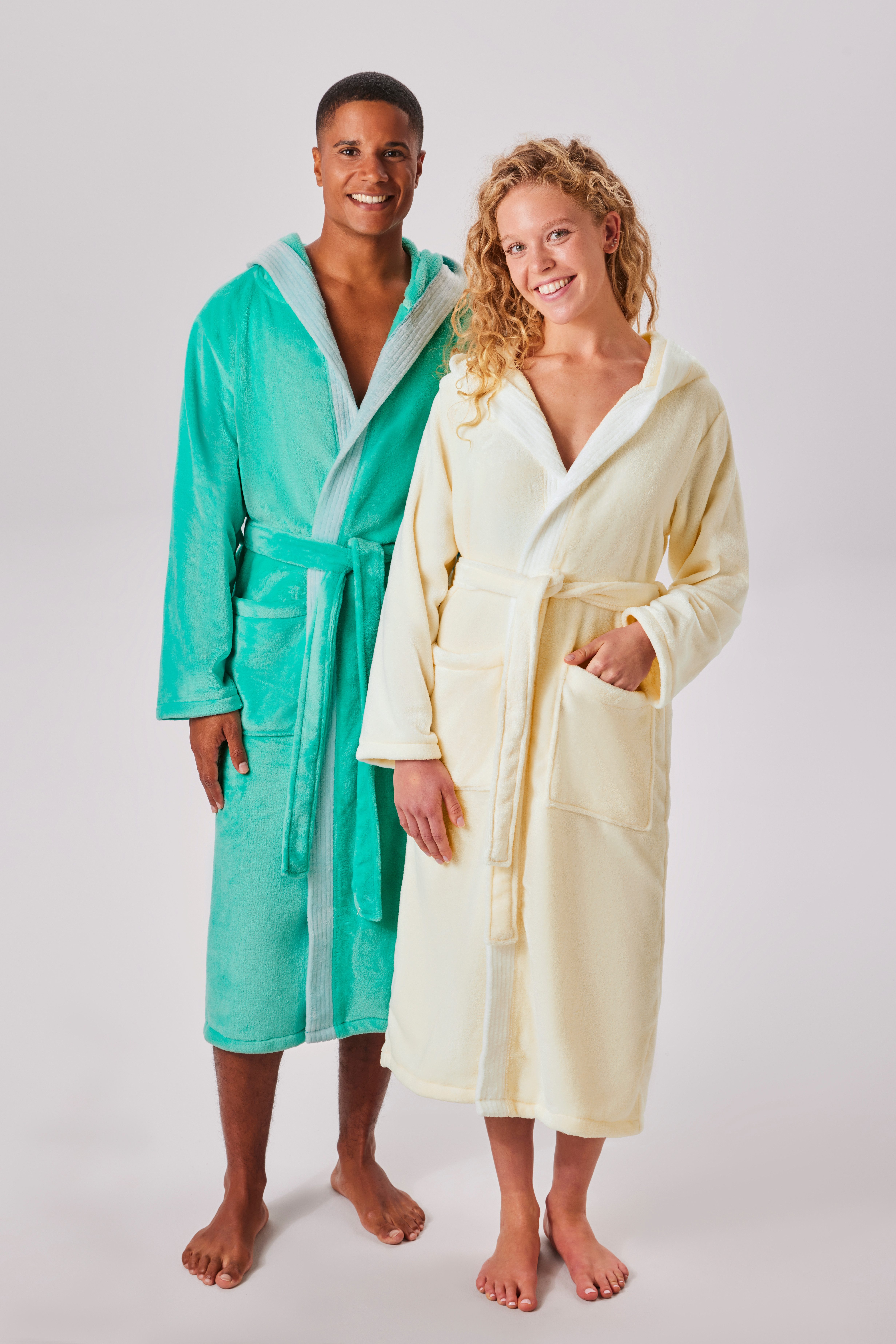 OTTO home Unisex-Bademantel Miia, ideal für Sauna, Spa & im Urlaub, Langform, Microfaser, Kapuze, Gürtel, weich und kuschelig, plüsch, für Damen und Herren, S-XL
