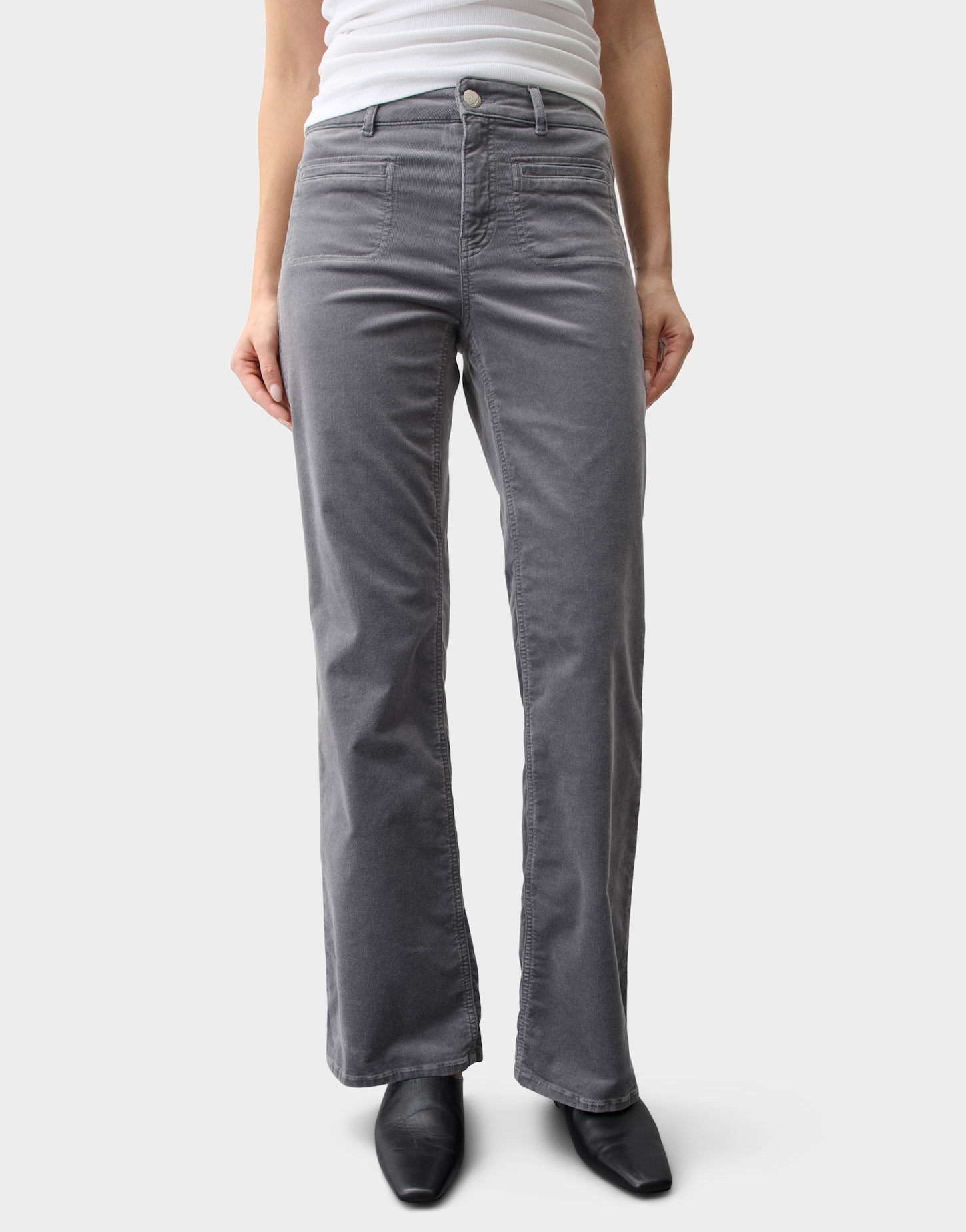 OPUS PANTS Bootcut-Jeans Melly fresh aus weichem Feincord Leicht ausgestelltes Bein mit samtiger Oberfläche und Ziertaschen