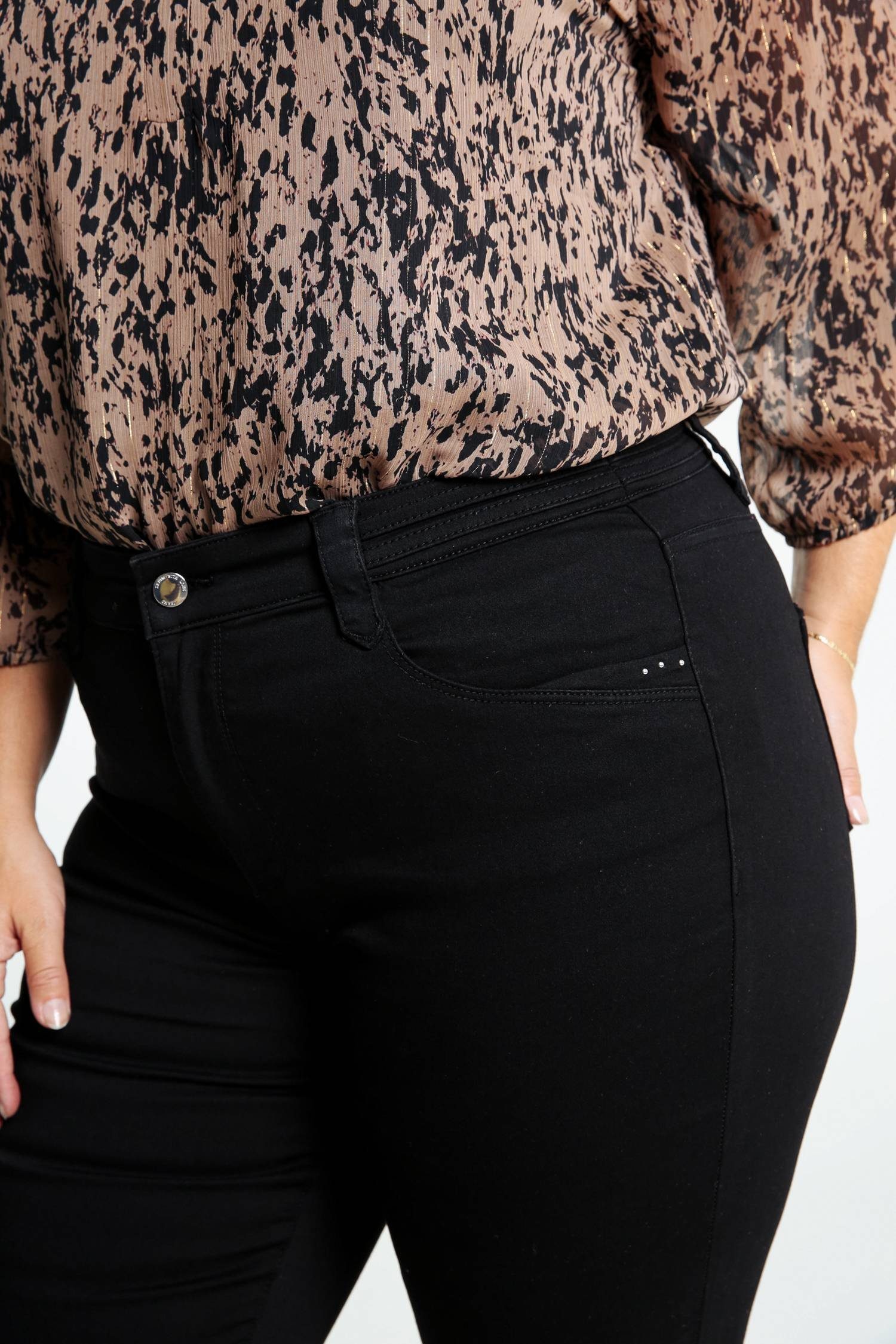 Slim-Fit-Jeans Mit Schwarz Paprika Stickerei 5-Pocket-Jeans L 34 Louise