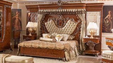 Casa Padrino Bett Schlafzimmer Set Gold / Braun / Bronzefarben - 1 Doppelbett mit Kopfteil und Rückwand & 2 Nachtkommoden - Schlafzimmer Möbel im Barockstil - Edel & Prunkvoll