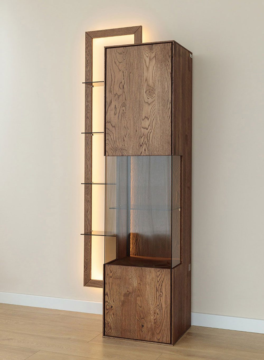 Feldmann-Wohnen Vitrine Collodi (1-türig, mit Einlegeböden, mit Glaseinsatz, 1-St., Massivholz, geölte Oberfläche) 73x37x175cm 1-türig Wildeiche Tabak