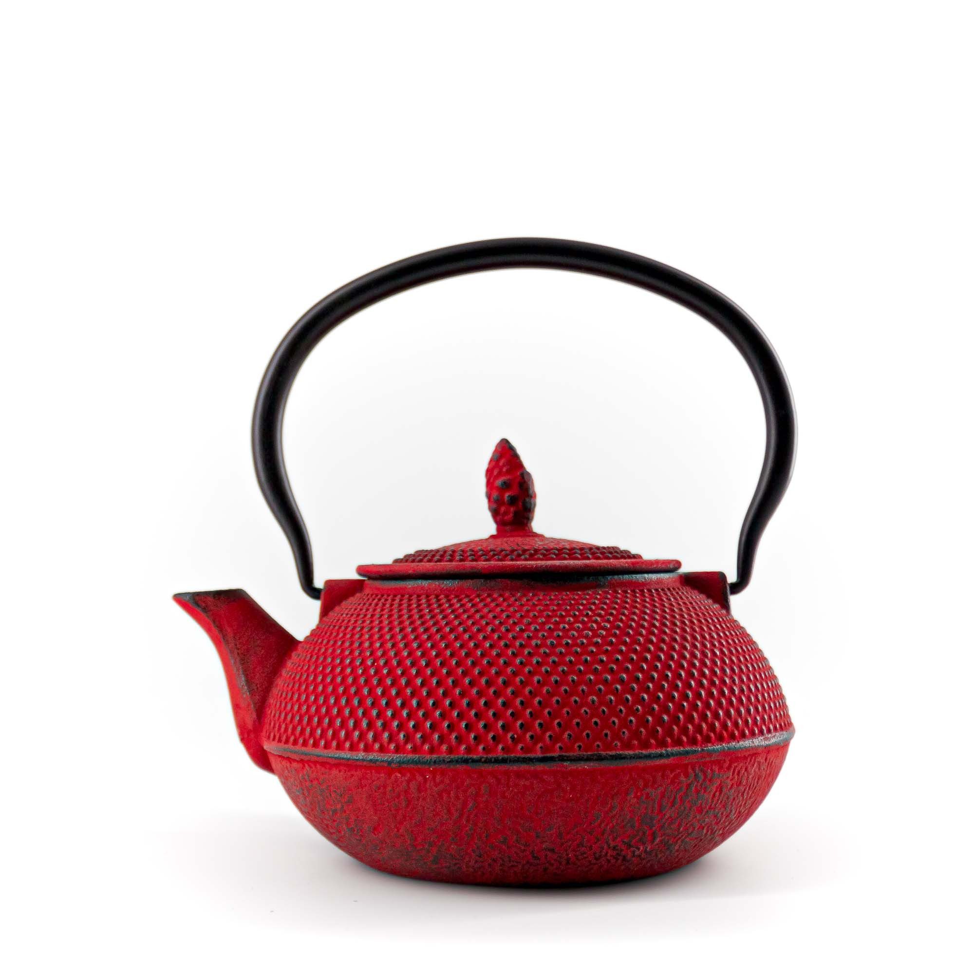 teayumi Teekanne ARARE Tetsubin Gusseisenkanne 900 ml Rot, 900 l, (3-teilig), mit herausnehmbaren Edelstahlsieb, mit Henkel