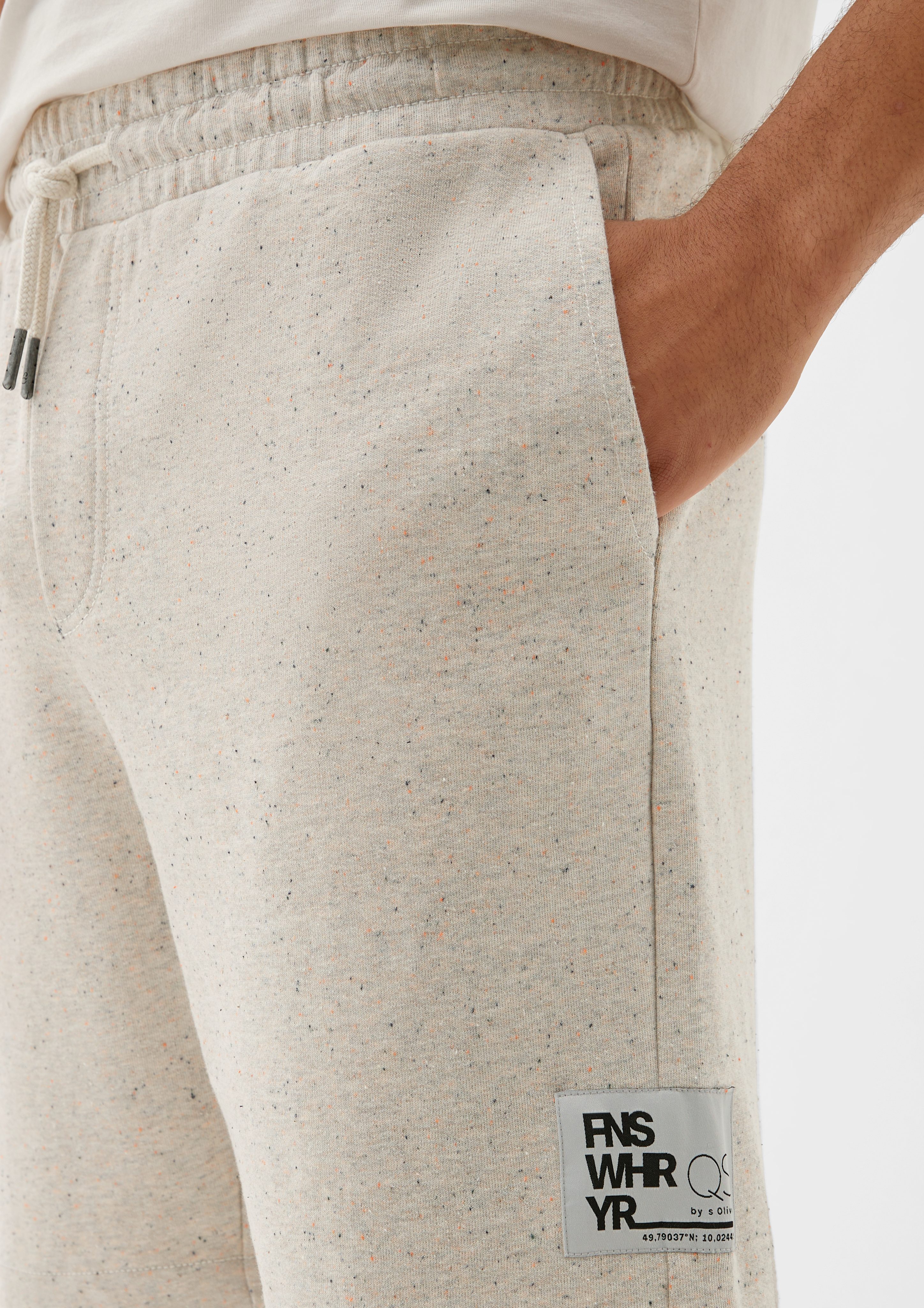 s.Oliver QS Hose helles Shorts & Relaxed: beige Melierte Label-Patch Shorts
