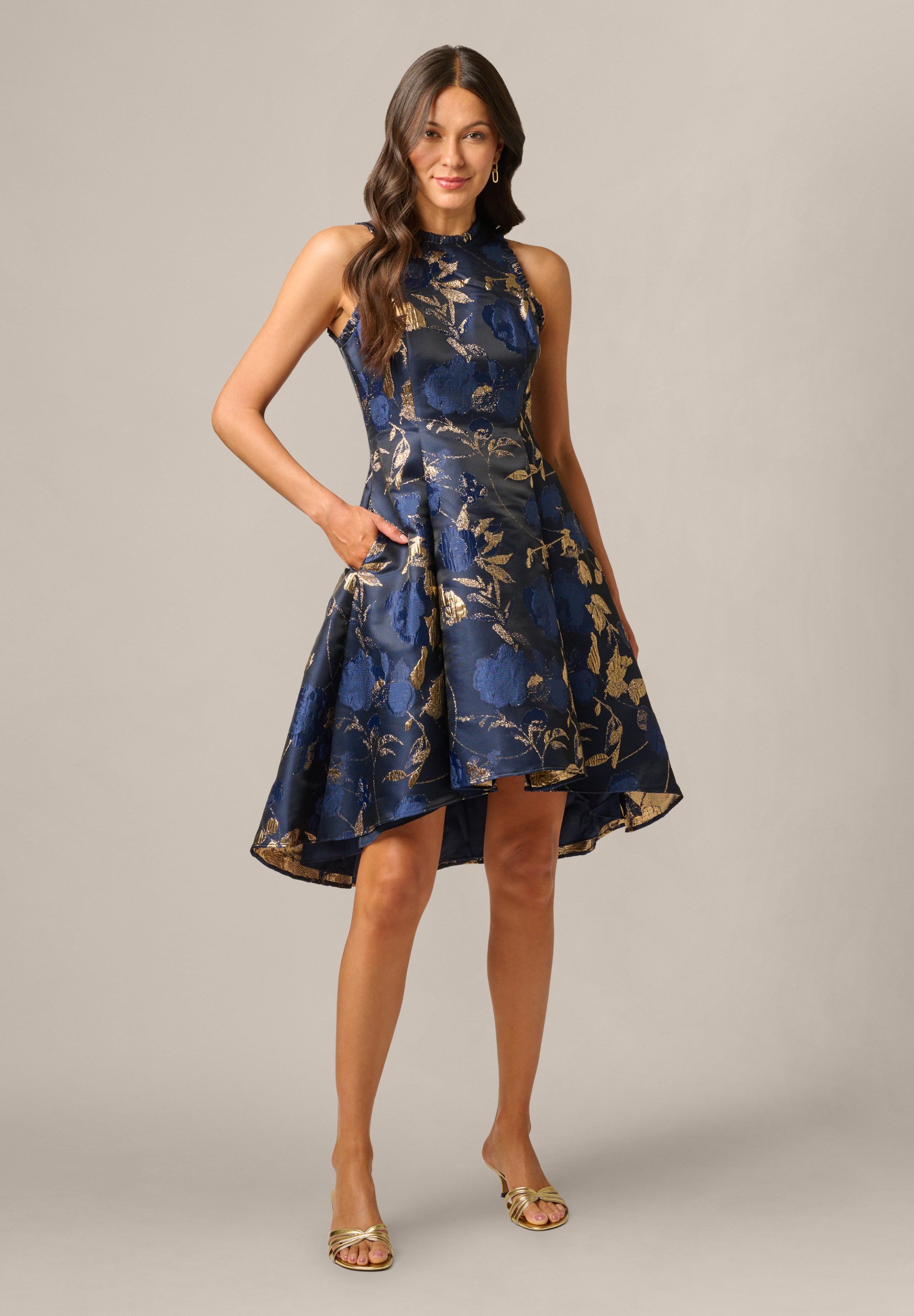 Adrianna Papell Abendkleid Ruffle Jacquard Dress Edler, metallischer Jacquard, Fit-and-Flare-Schnitt