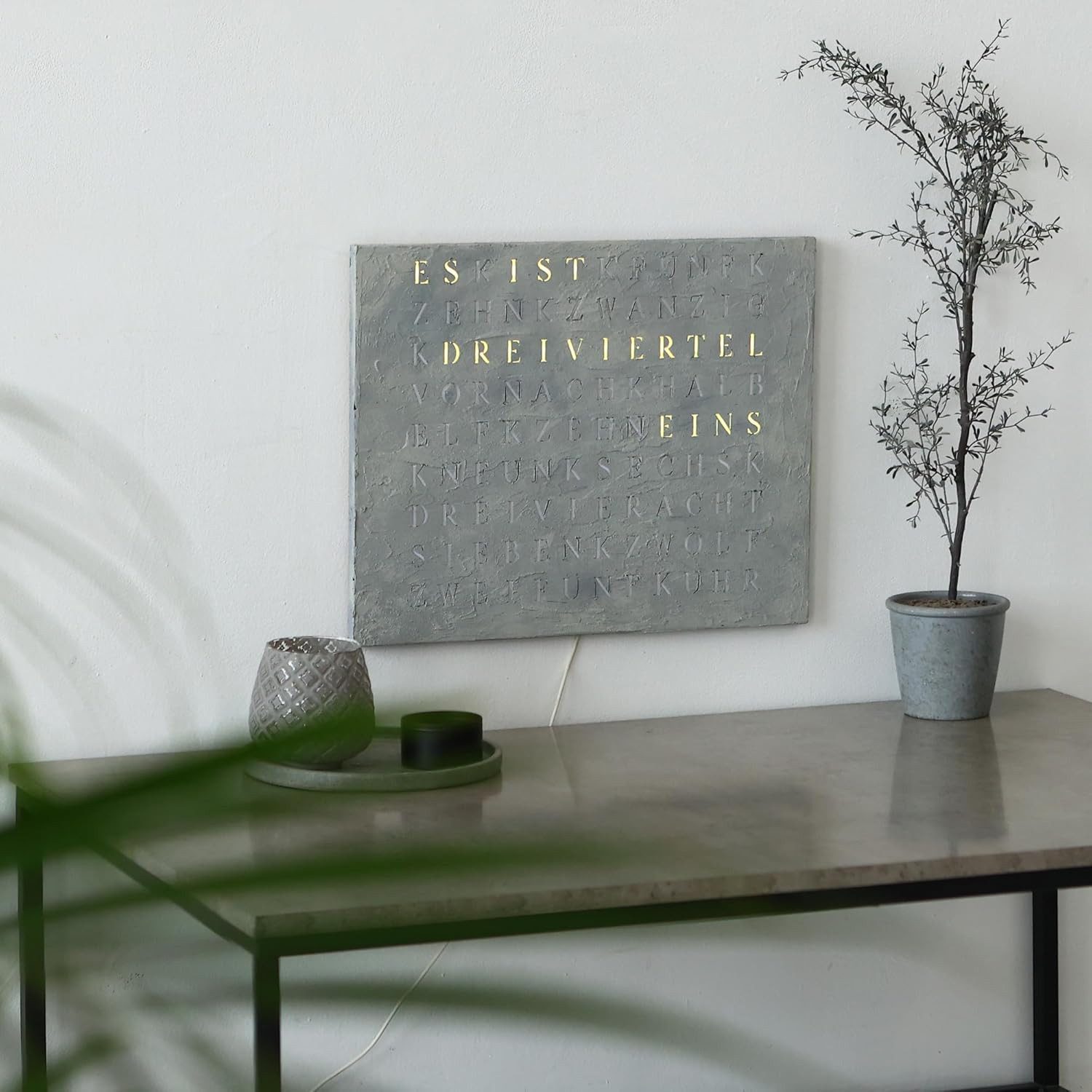 build-yours.de Wanduhr Jupiter 2.0 Industrial Editions (50 × 40 cm) (Concrete Edition – Smarte Wortuhr, App-Steuerung, RGBW LEDs)