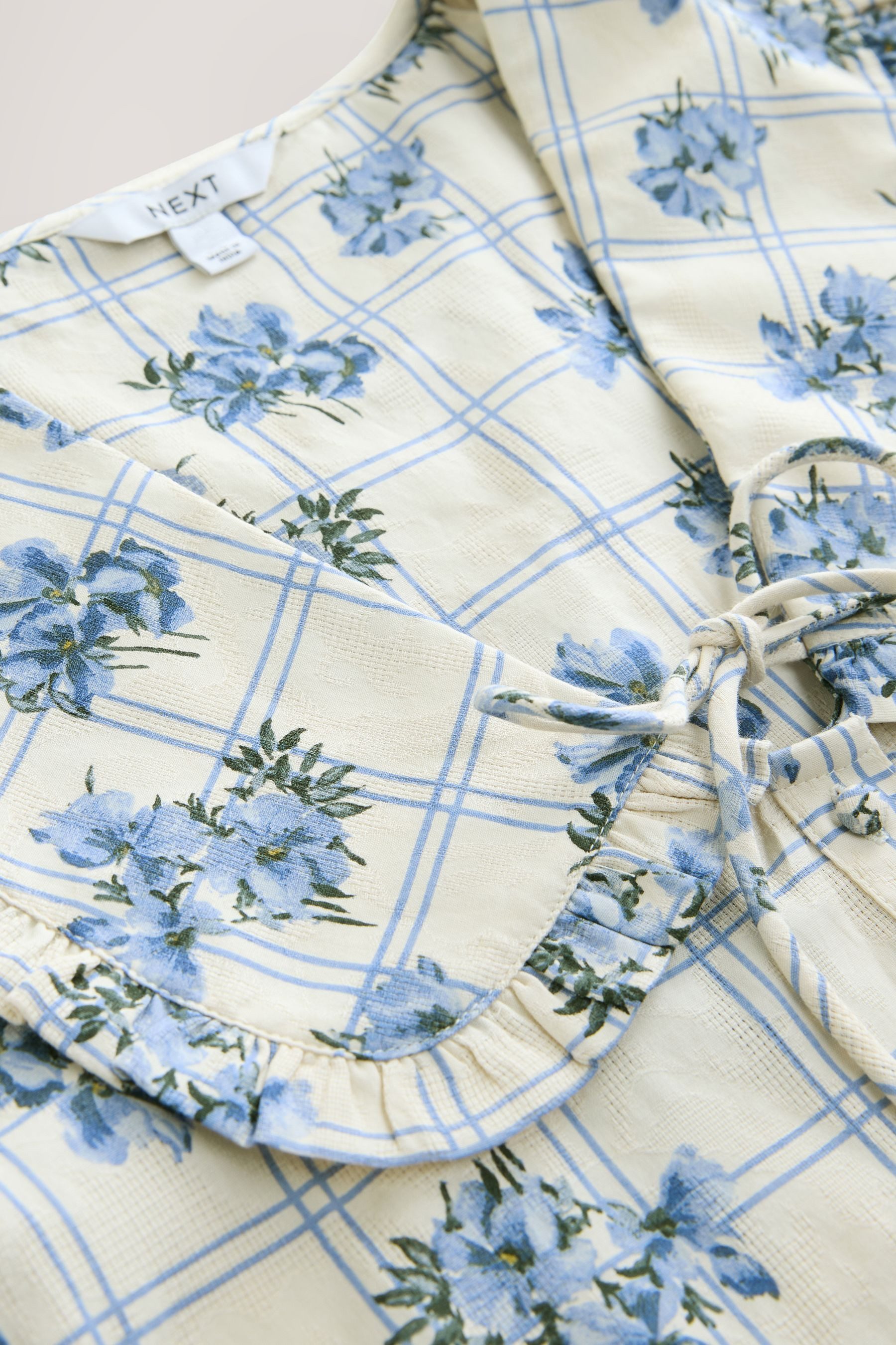 Next Minikleid Gestuftes Boho-Minikleid mit Rüschenkragen (1-tlg) günstig online kaufen