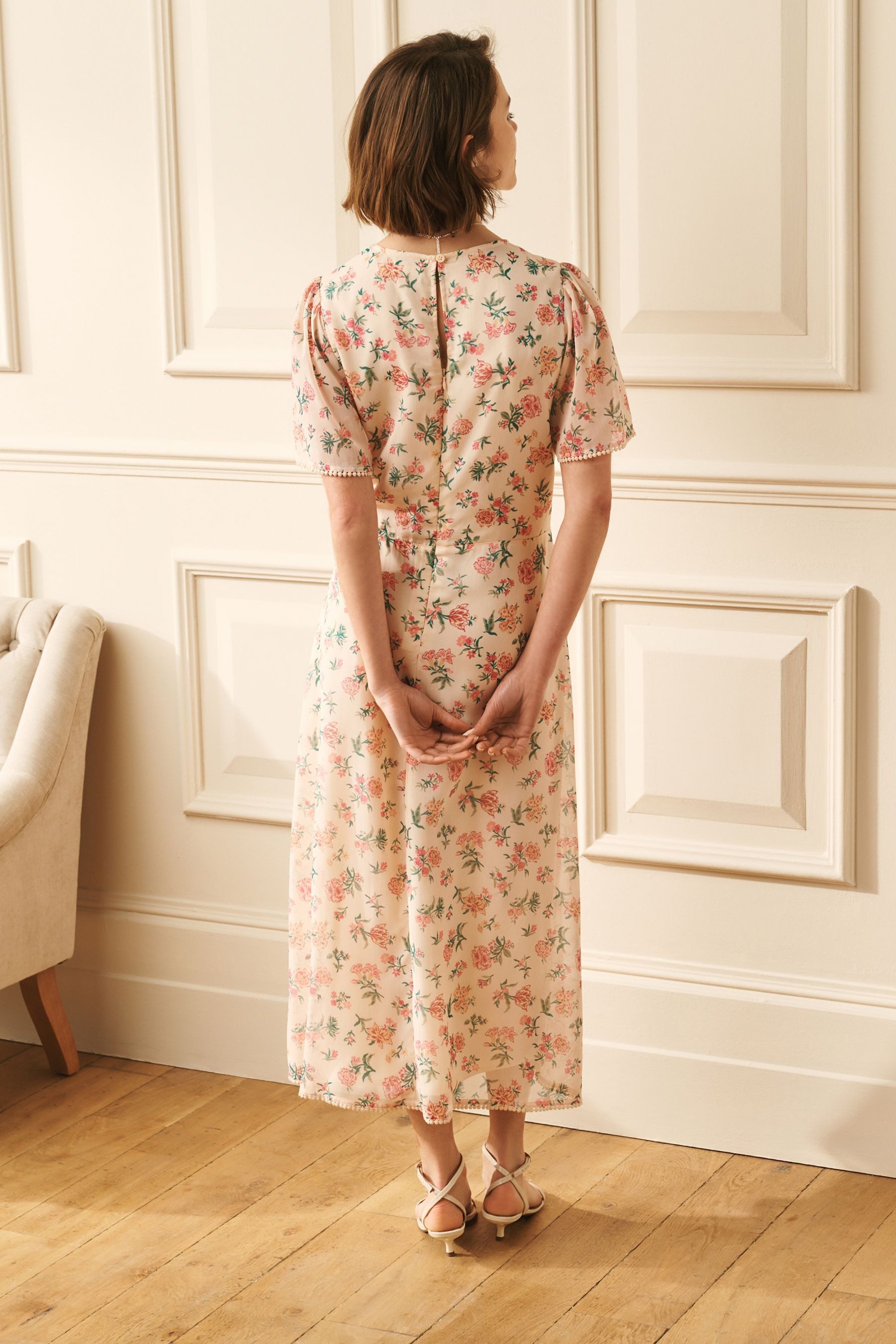 LAURA ASHLEY Chiffonkleid Laura Ashley Henlake Midi-Kleid aus Chiffon (1-tlg)