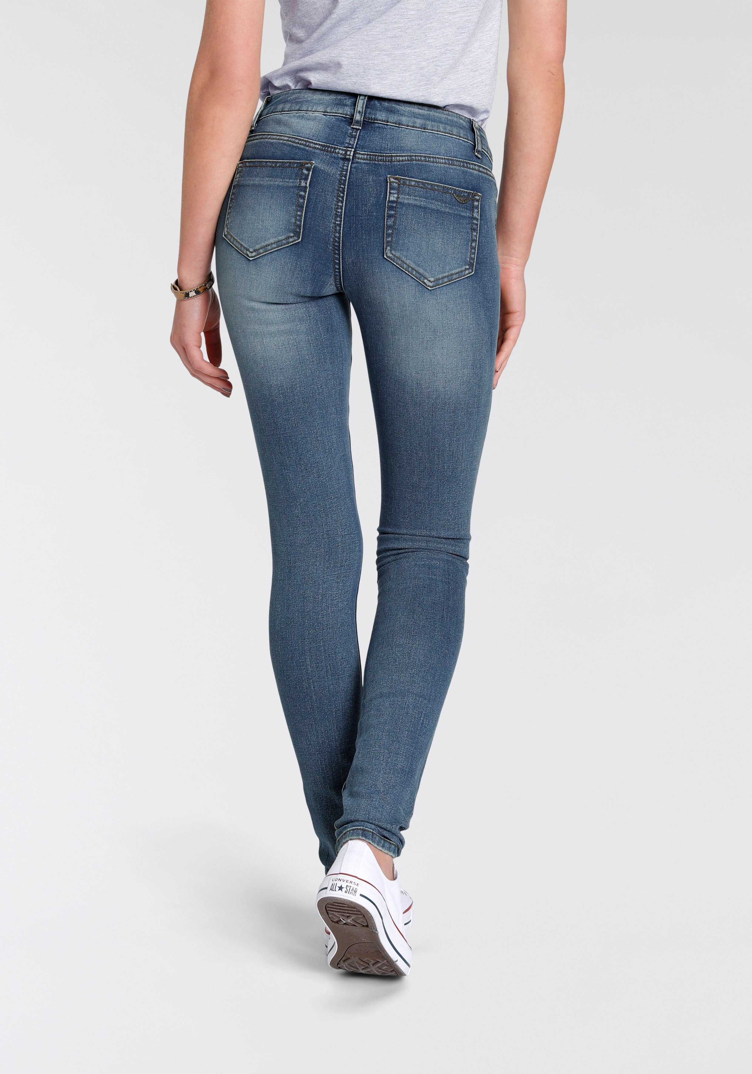 Arizona Skinny-fit-Jeans mit Keileinsätzen extra-enger Beinschnitt, niedrige Leibhöhe