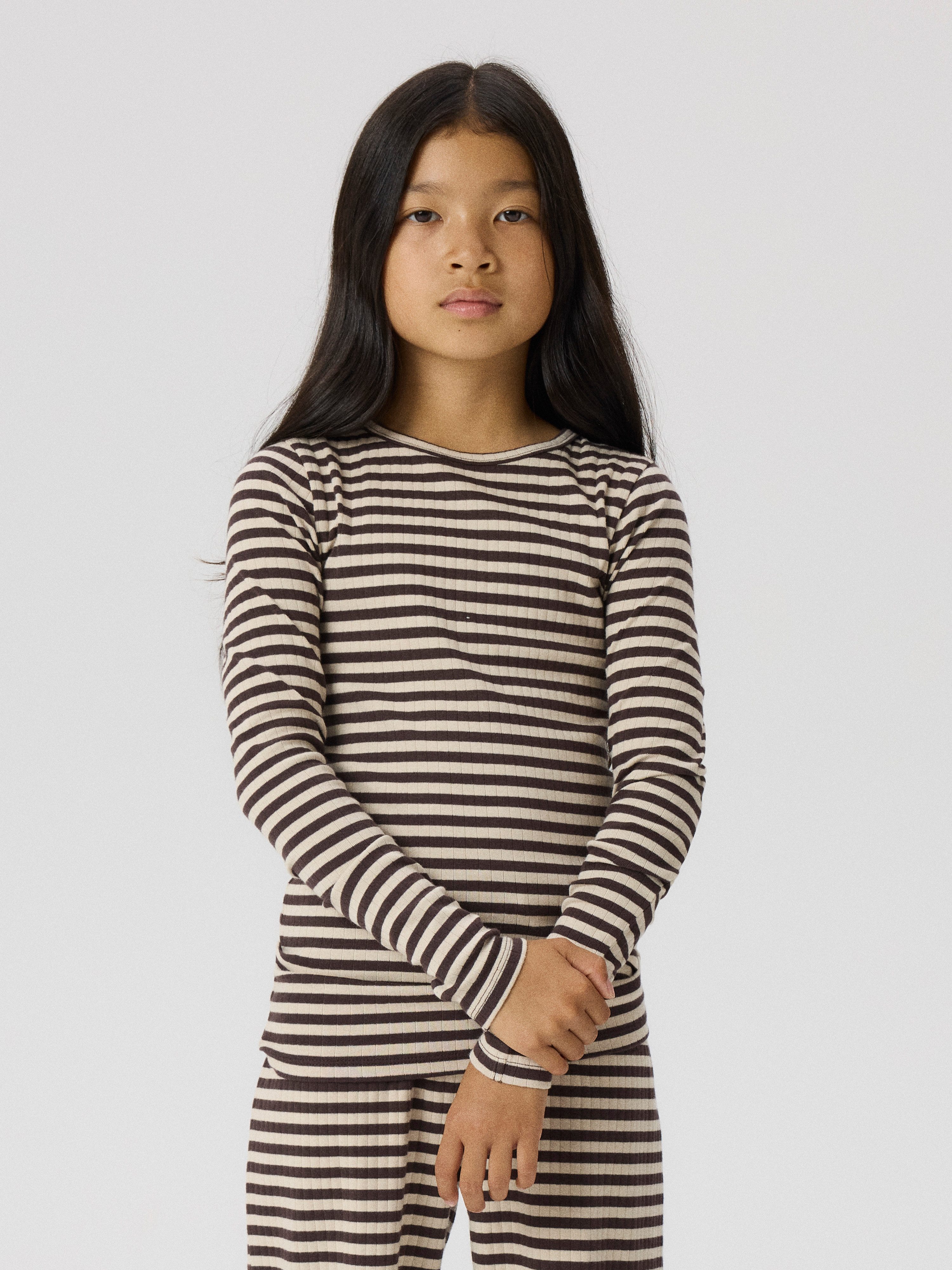 Name It Langarmshirt NKFSURAJA XSL LS TOP NOOS toller Ringel-Look in gerippter Qualität