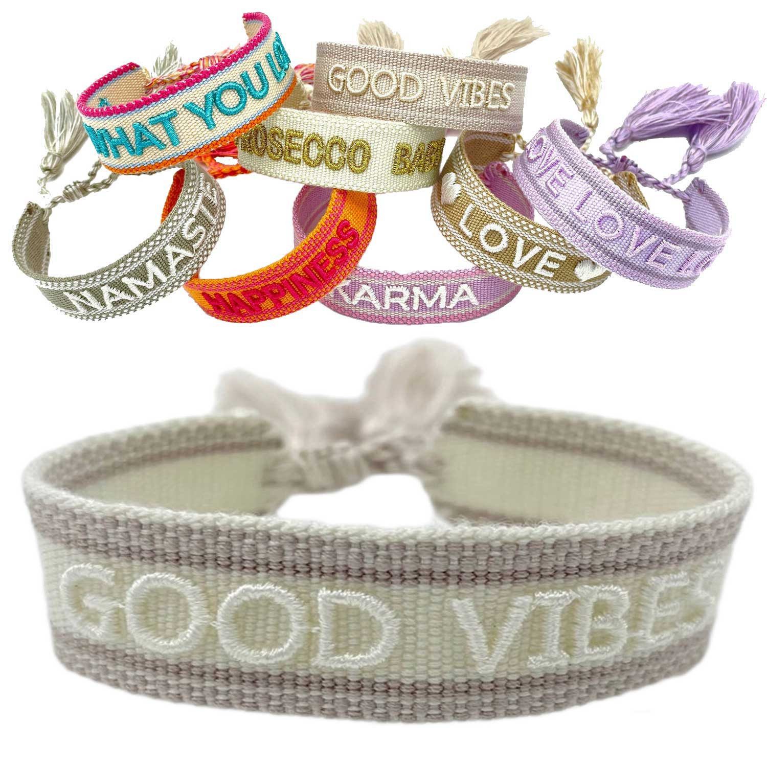 LS-LebenStil Armband Canvas Statement Armband Good Vibes Beige Weiß Quasten bestickt (Baumwollarmband Webarmband Armbandliebe Freundschaftsarmband Freundschaftsband Partnerarmband, 1-tlg., textil geflochten gewebt - hochwertiger gestickter Spruch), perfek