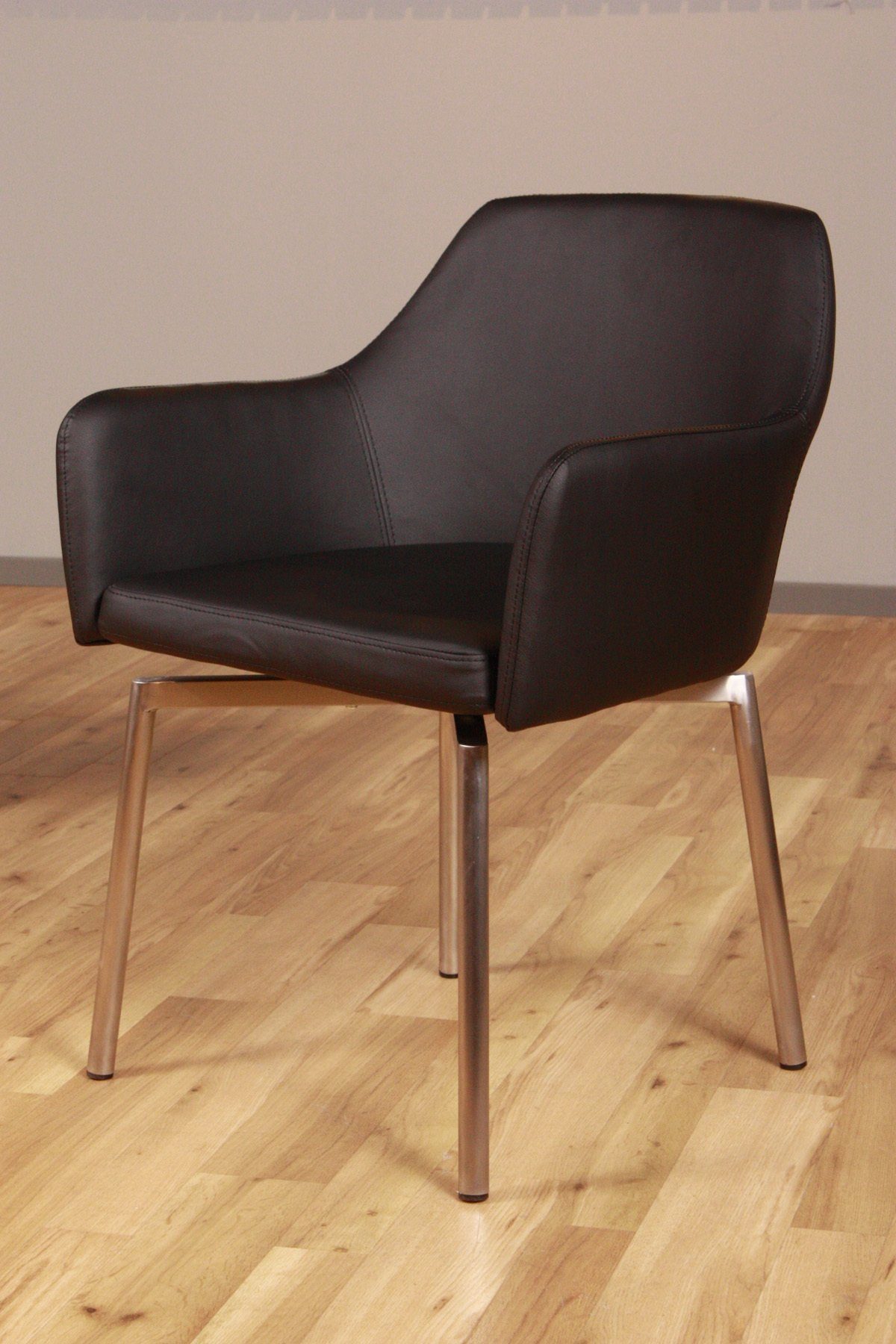 Stuhl LOUI, in schwarz